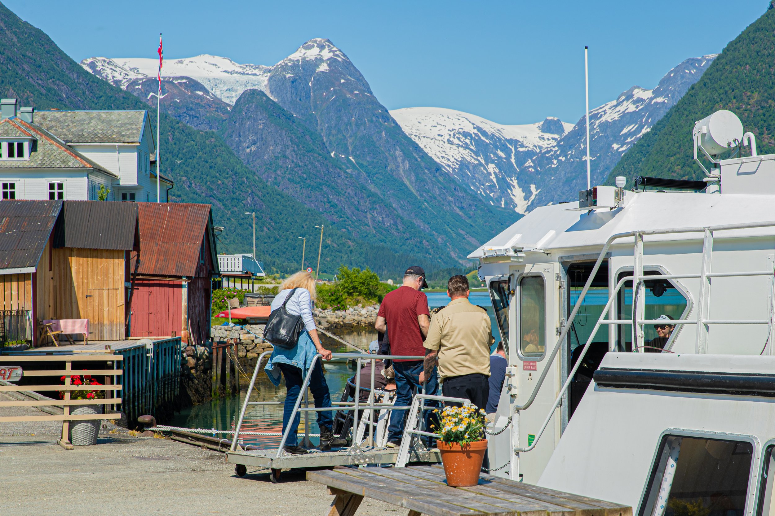 Fjord and glacier trip to Fjærland