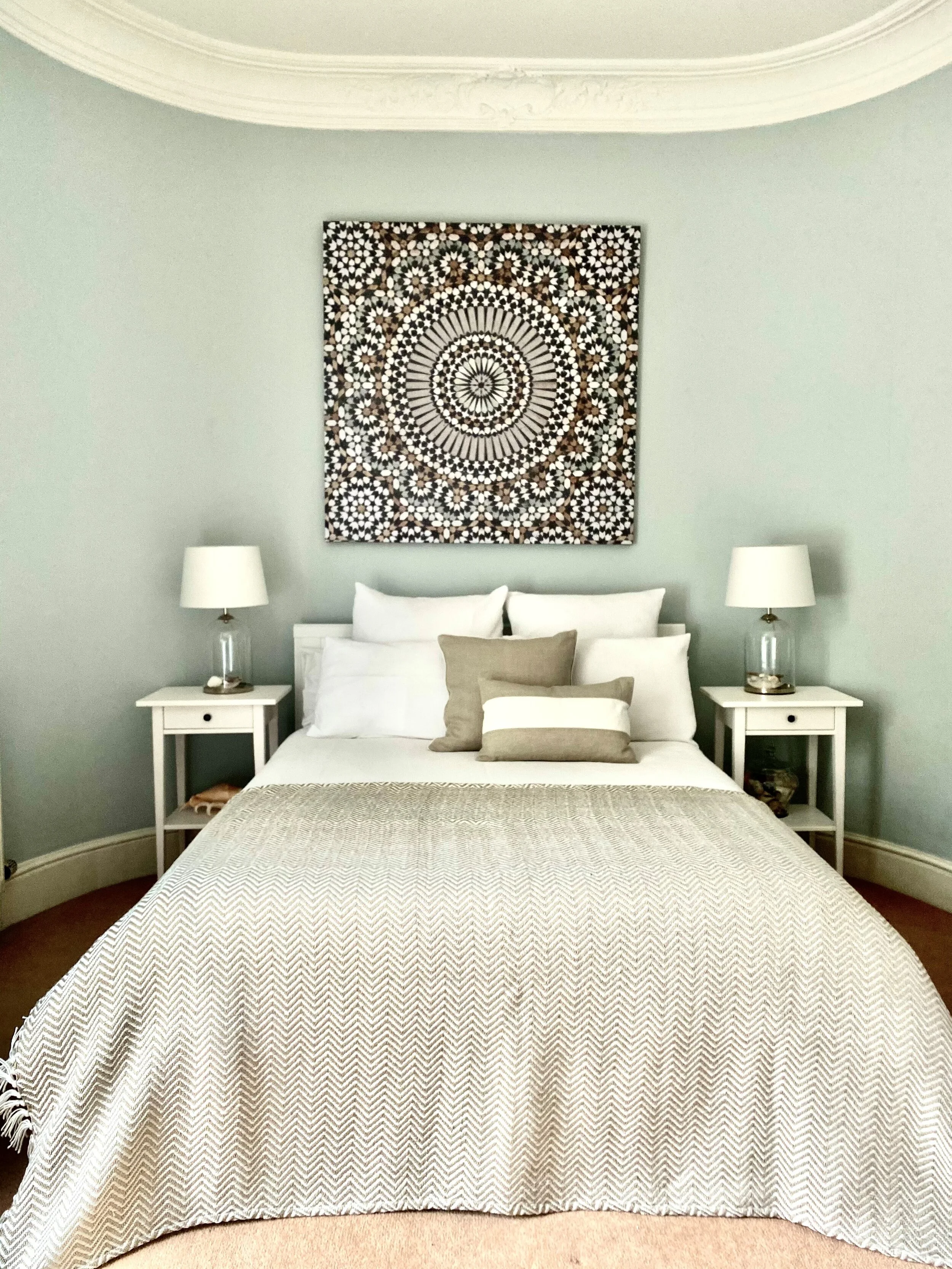 white piped cushions