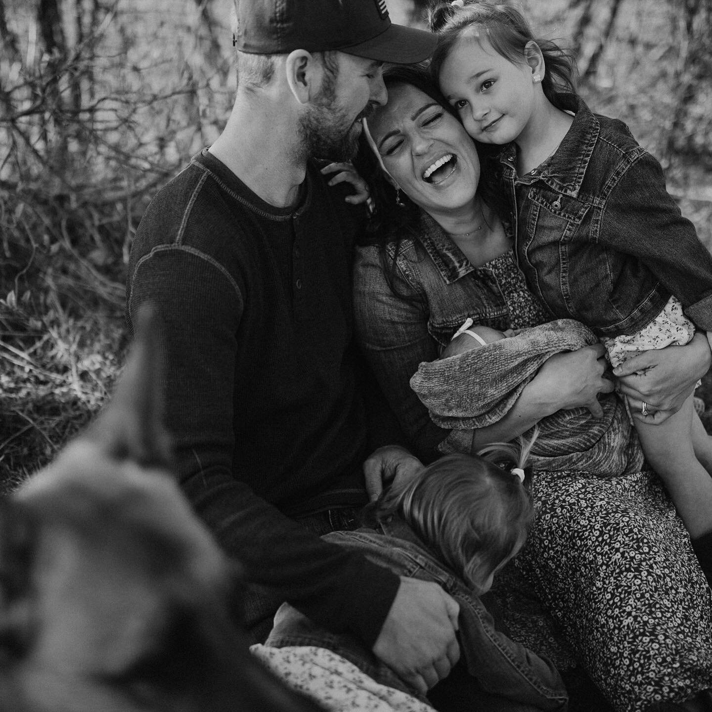 Emerging from my shell and back at it with sweet sweet family sessions (hello, Zeigler girl gang 🌸🌼🌸) that are bringing me so much joy.