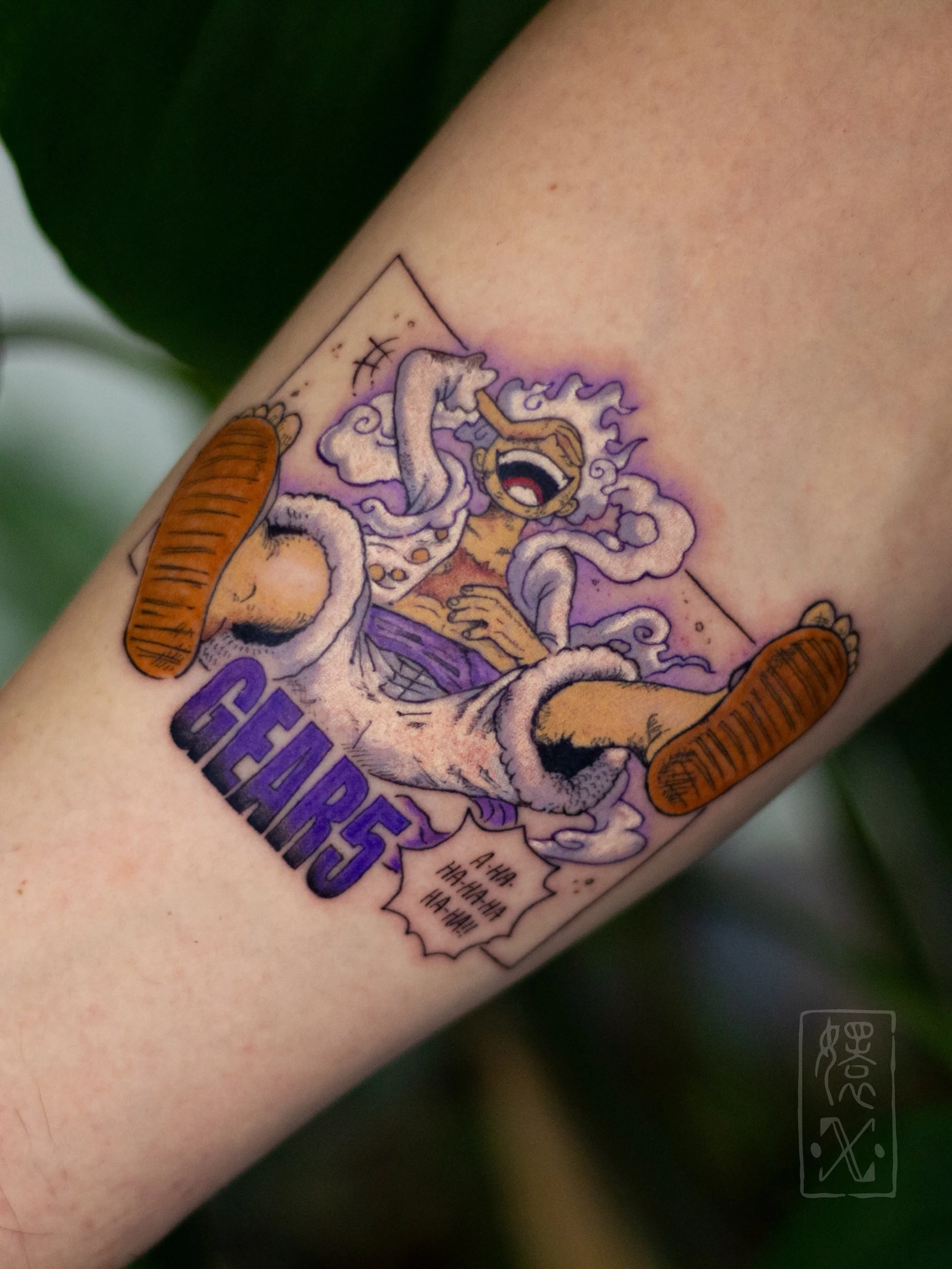 GEAR 5 LUFFY for Sheng! I will find any excuse to use an Ado audio 🖤 

Really enjoyed doing this panel and would love to do more full color anime panels&hellip;.or character panels

Done @cakeisalietattoo 🍰 

Tags: anime, One piece, anime tattoos, 