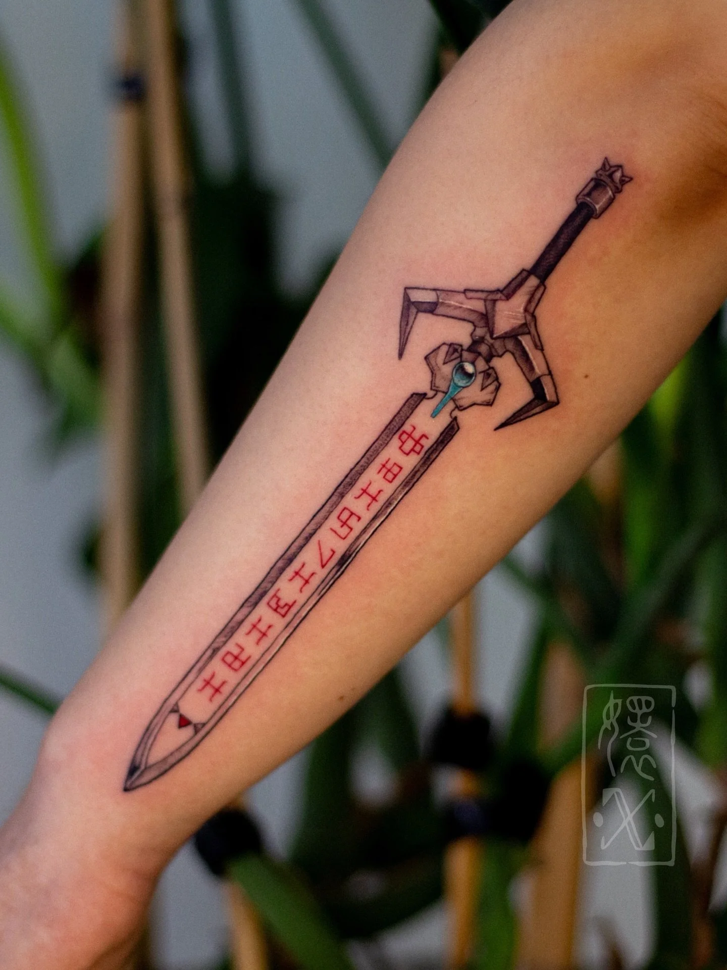 Omega Blade from Digimon for Jessica! 

Where you a Digimon, Yu-gi-oh, Beyblade, or Pok&eacute;mon kid growing up 🤔 ((there IS an objectively wrong answer))

Done @cakeisalietattoo 🍰 

#videogametattoo #nyctattooartists #gamertattoo