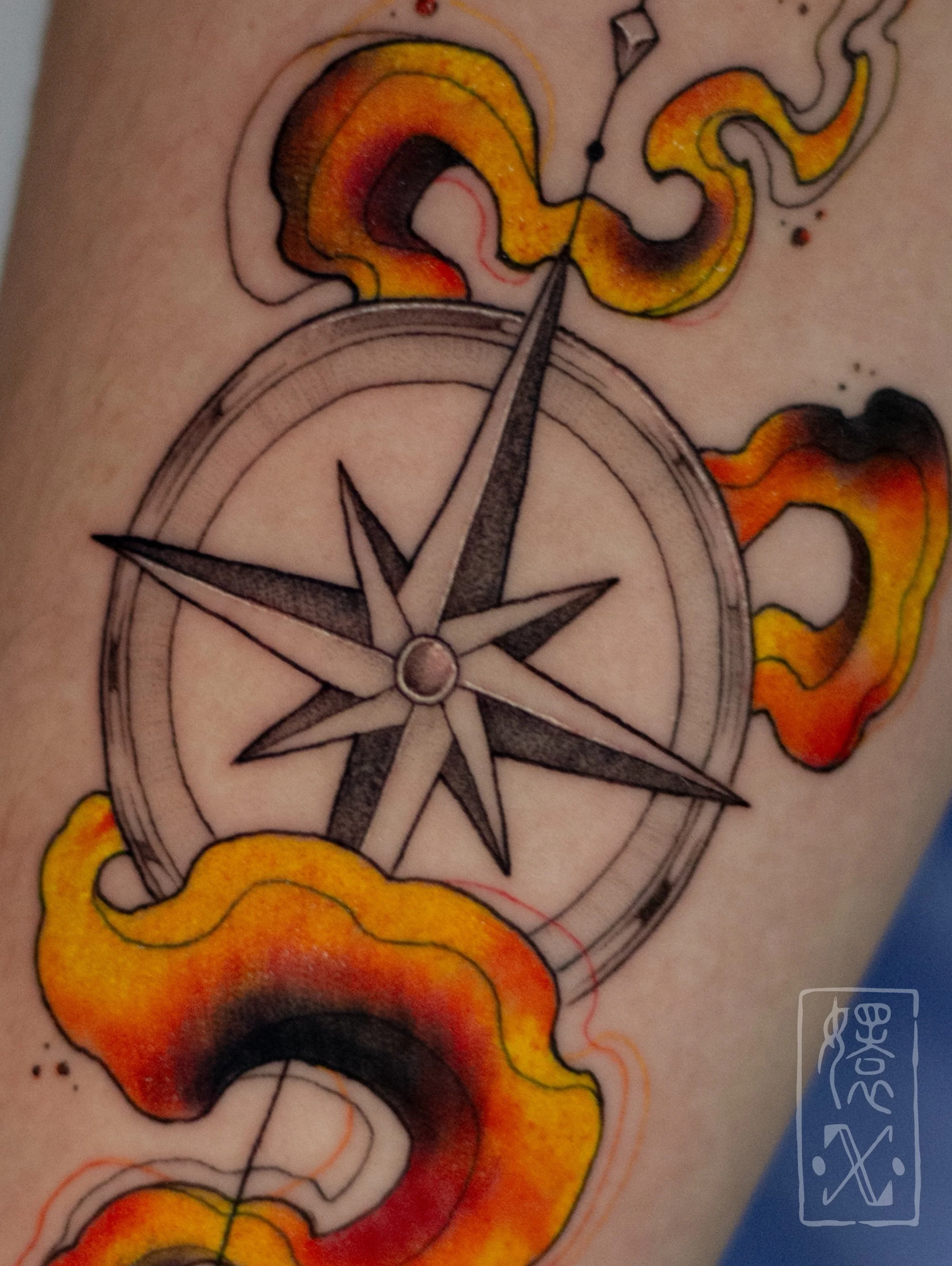 First tattoo for Oliver! AND we got mom&rsquo;s resounding approval during the whole process 😂 Thank you for choosing me as your artist after the walk in 🥹 it always makes me so happy when people entrust me with their first tattoos. Fire and arrow 