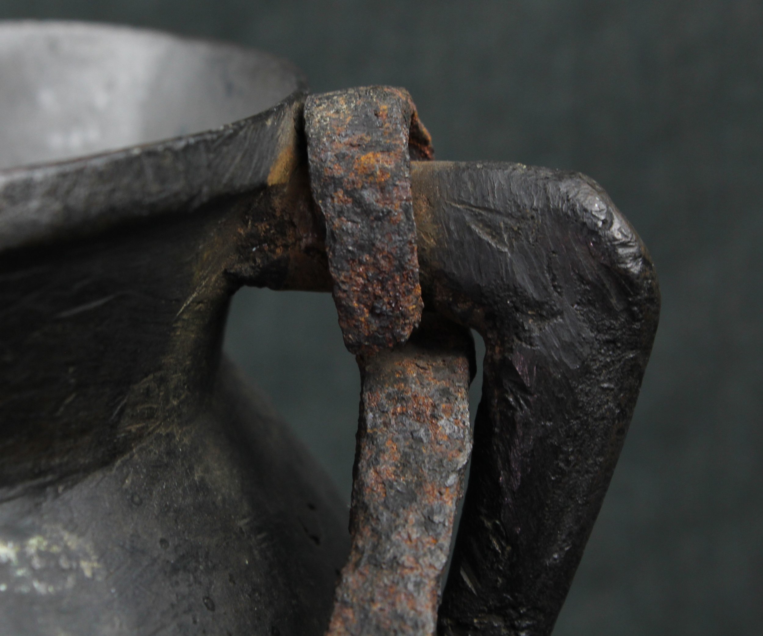 3. Iron corrosion on the handle.jpg