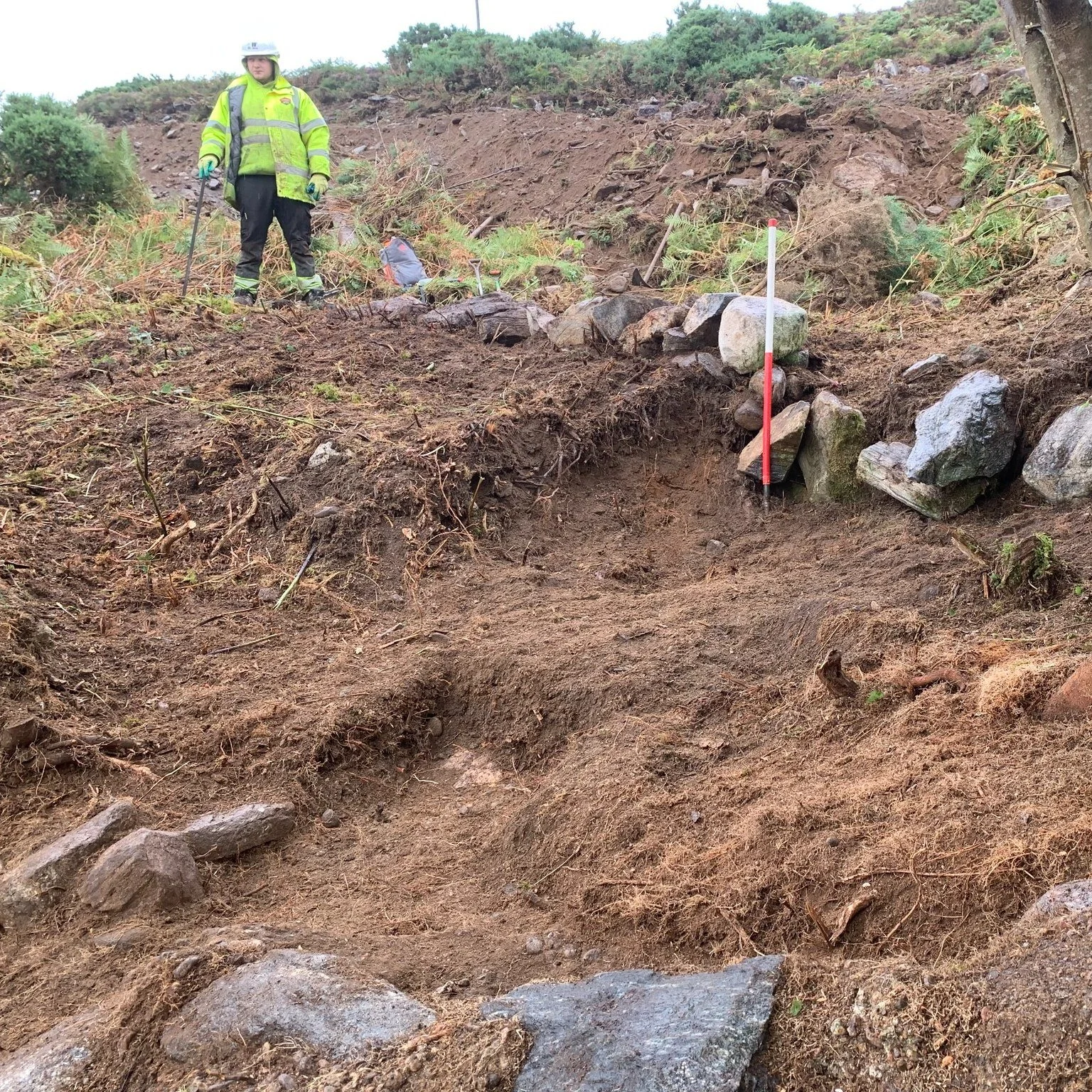 A low stone wall by a rivulet, an artificial hollow, and later drainage works nearby… but could this spot at Invernaver once have hidden an illicit still?
What’s your guess — clever water control, or whisky in the making?
#AOCArc