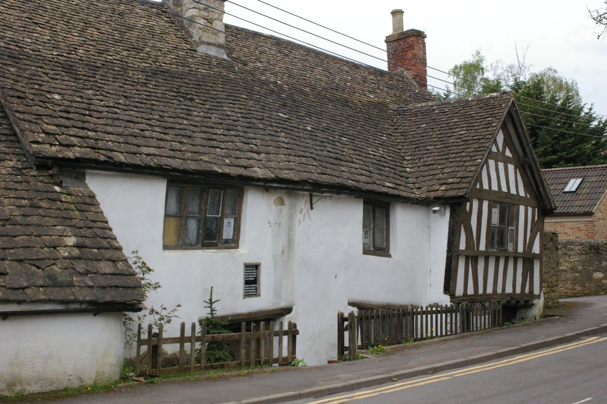Time for our first 'haunted site': The Ancient Ram Inn
The #AncientRamInn in Gloucestershire is often cited among Britain's most haunted buildings. Some say voices echo in empty rooms, shadows flicker, and footsteps can be heard wandering corridors