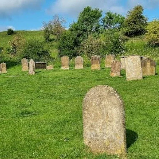 The Burnt Dead of Wharram Percy
When archaeologists excavated the deserted medieval village of Wharram Percy, they found something unsettling: human bones showing knife marks, burn damage and fractures made shortly after death.
Analysis revealed
