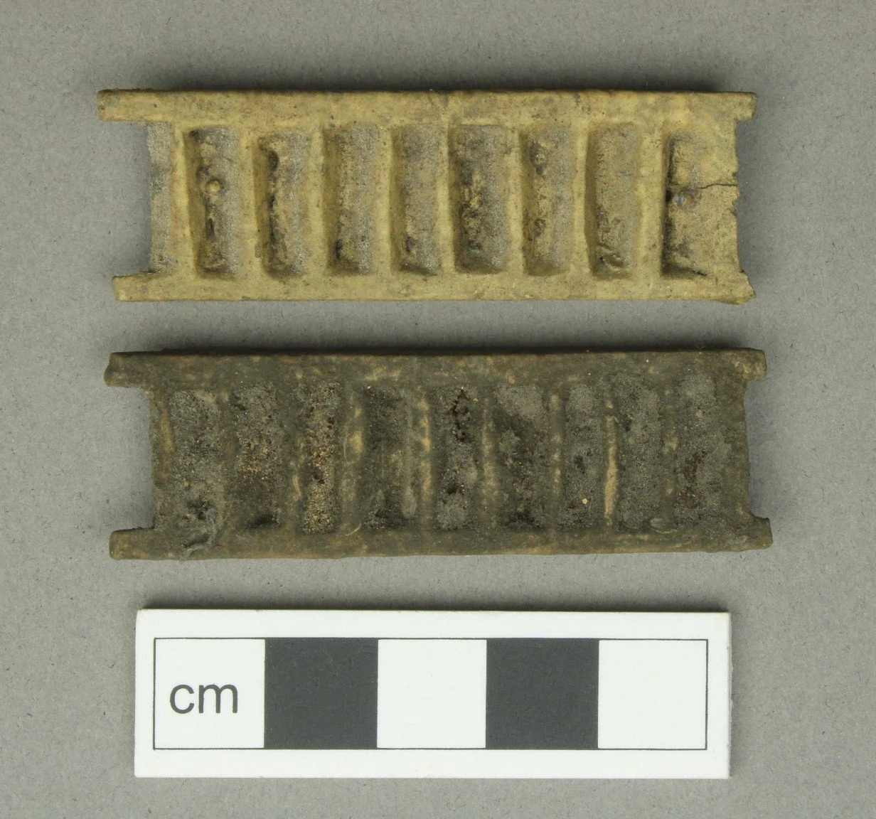 AOC 28358_Front Ladders_BC_01.JPG