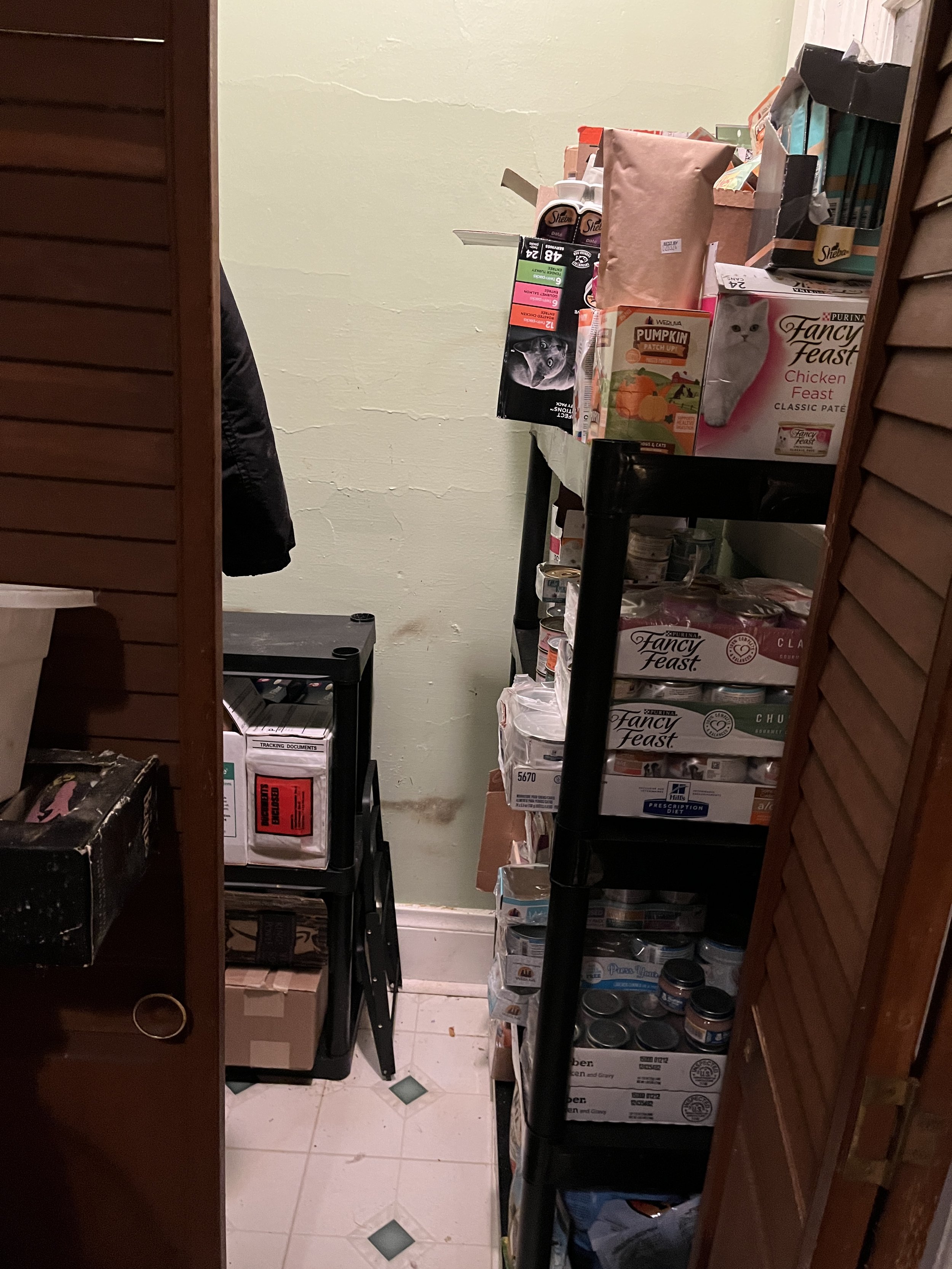 Hlatky Pantry - AFTER.JPG