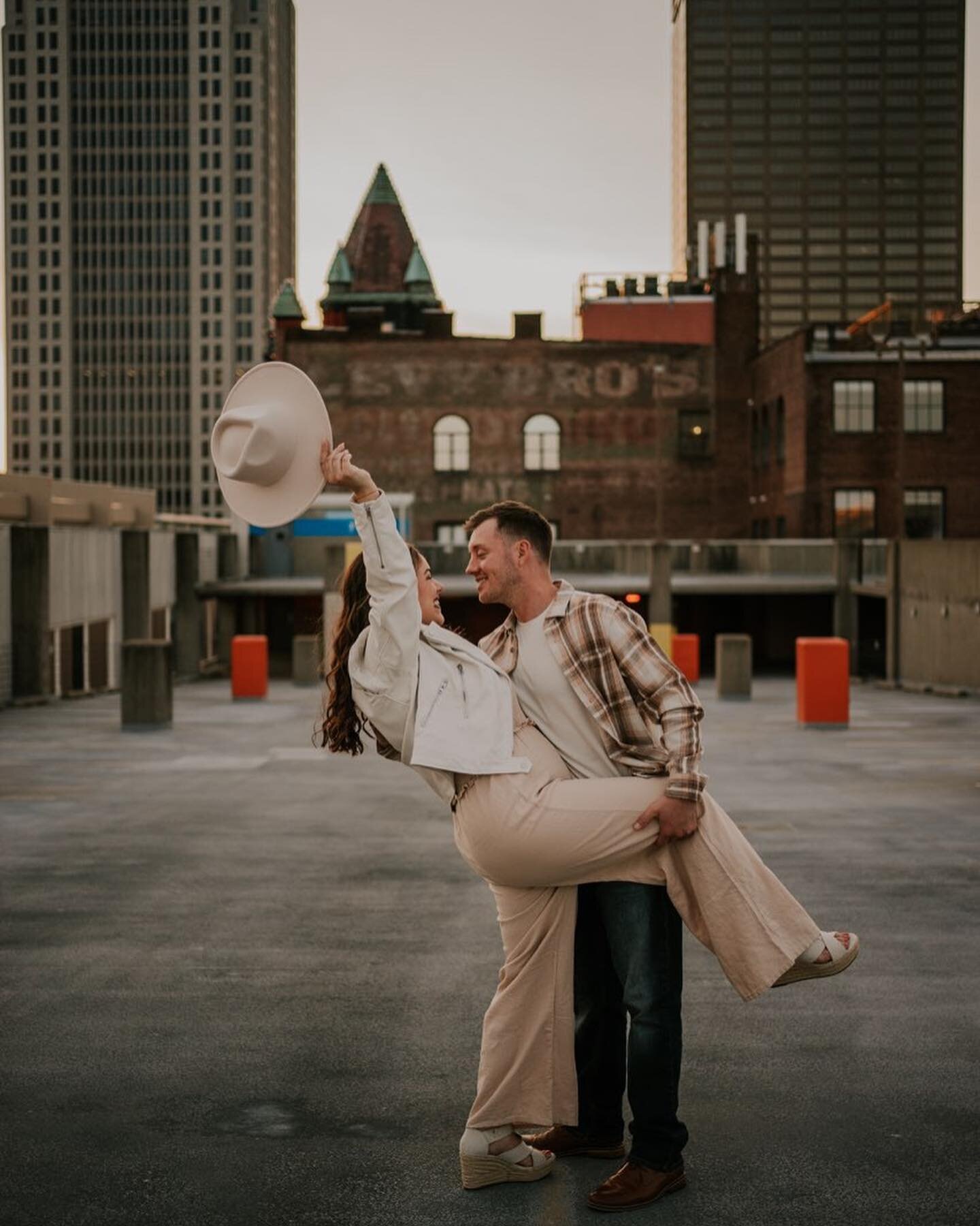Rooftops, music, and 1950s vibes all in one engagement shoot. I had so much fun bringing @nikmarie77&rsquo;s vision to life! 😍