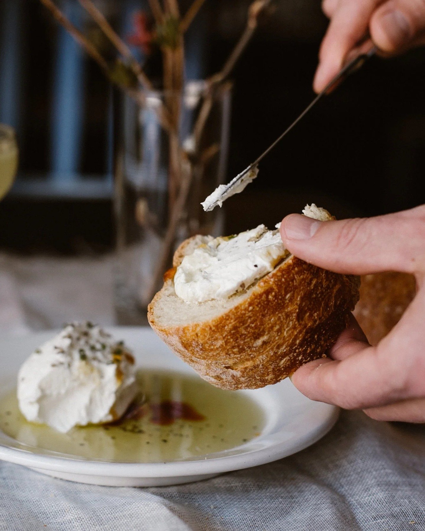 🍽️ Osteria Vespa is partnering with Family Outreach of Amherst to offer special holiday meals to low-income families from Amherst and the surrounding towns.
@osteriavespa @chdfoa 

❄️ In the spirit of the holiday season, consider joining us in this 