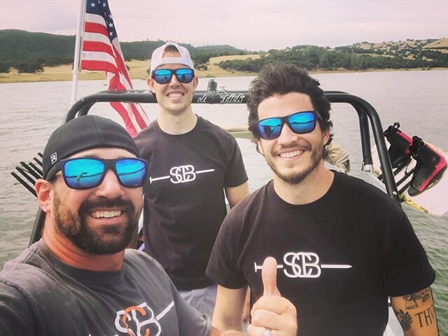 Happy Friday! Boss man Wes took the boys out on the lake to cool down and cap off the week. These guys worked HARD this week and it has been hotttt🥵. This team is amazing and we are SO grateful for them!  #remodel #renovation #renovate #contractorso