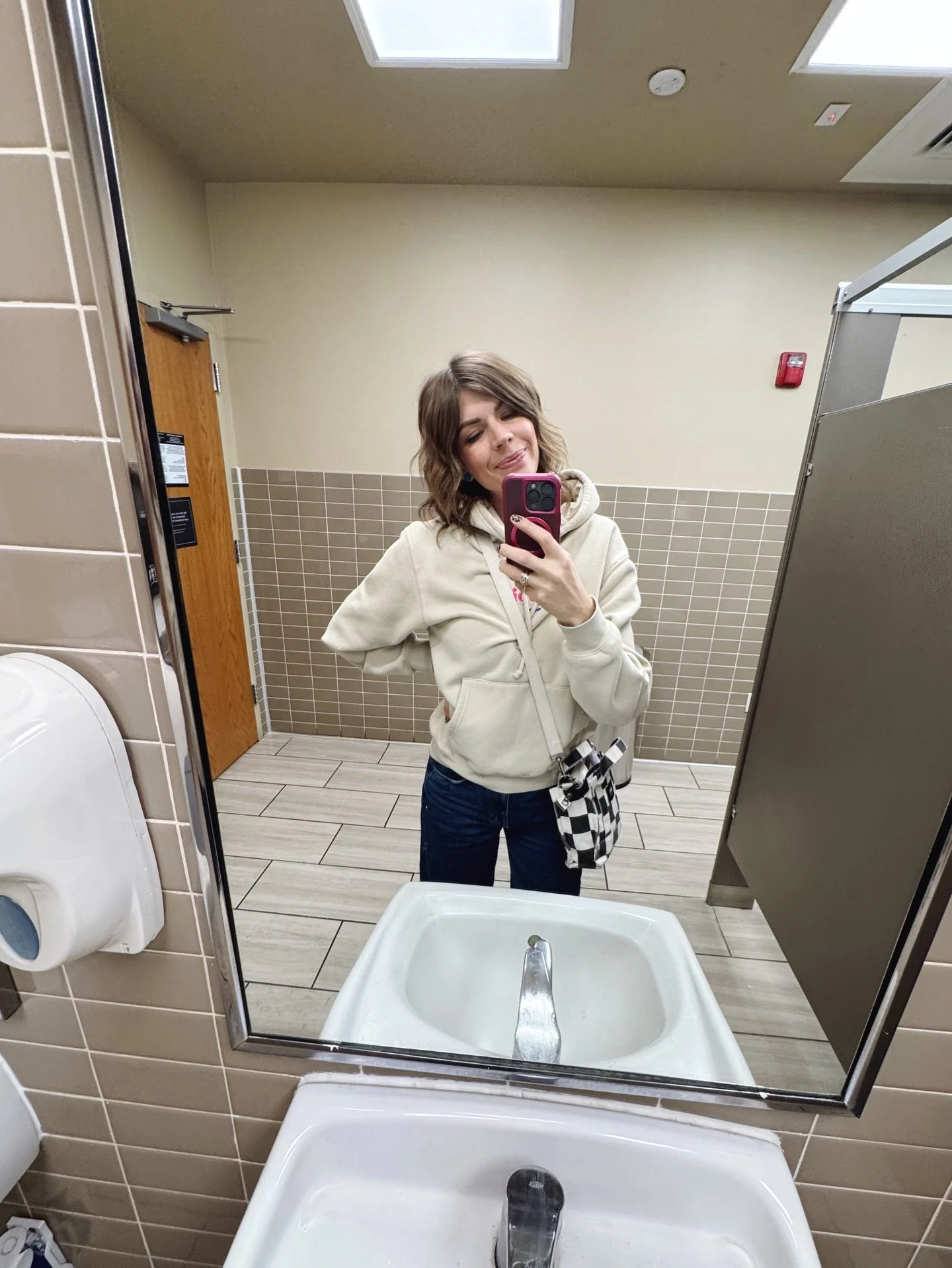 It&rsquo;s Friday ✨ we made it. Can I get a ~hell yeah~ 🤗😆🙃🤠

2016 was an interesting time for me. Wondering if I want to go back + open up that version of myself. How does everyone feel about this 2016 trend?! 

#friday #wemadeit #hellyeah