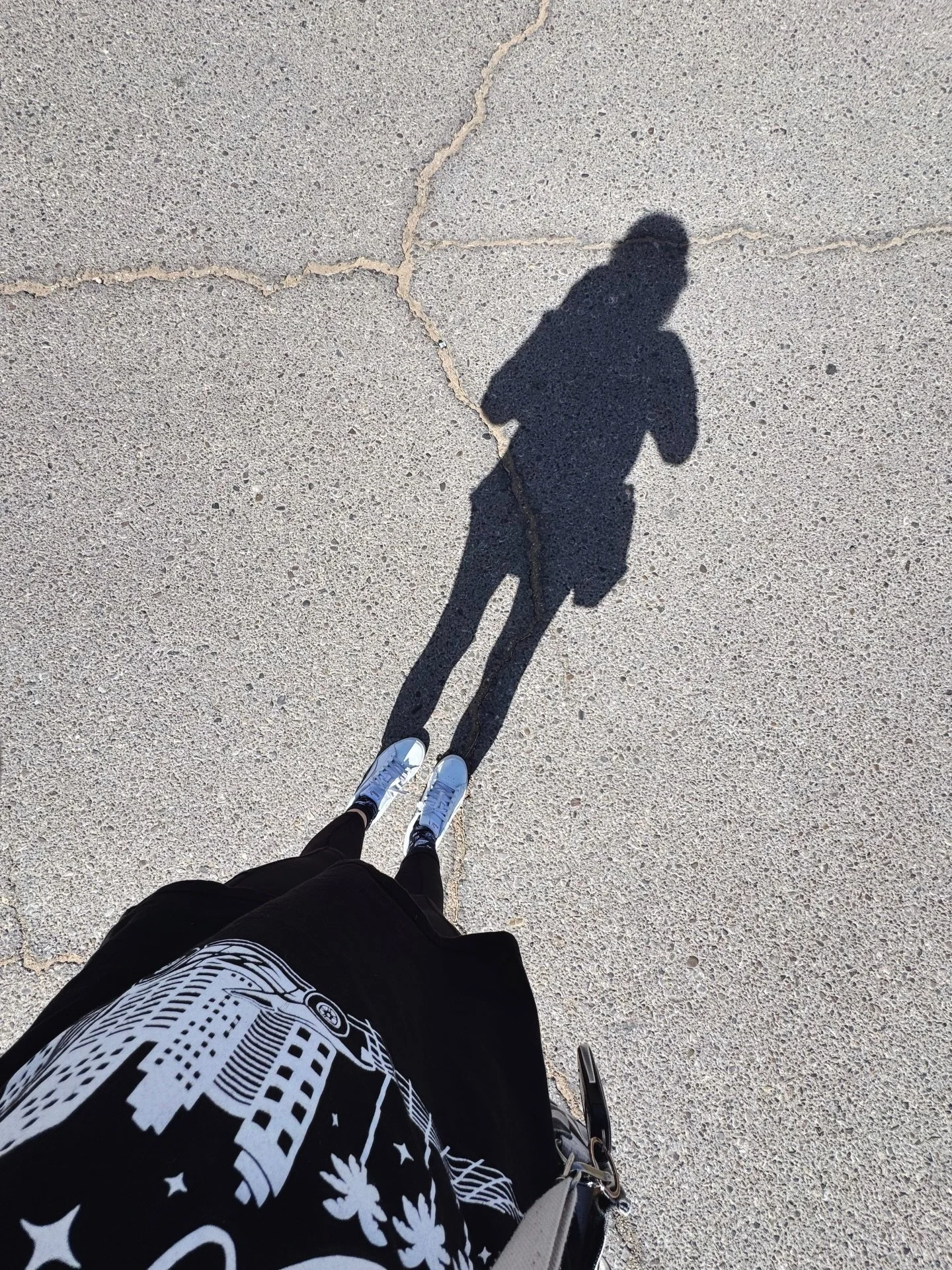 I feel like this week has been 12 days + it&rsquo;s only Tuesday. 🤪 Maybe it&rsquo;s all the content I&rsquo;ve done in the last 24 hours, lol I&rsquo;ve worn 24 different outfits. 🤭🫣🤗 

#lifeifacontentcreator #lifeofamom #cantstopwontstop #doing