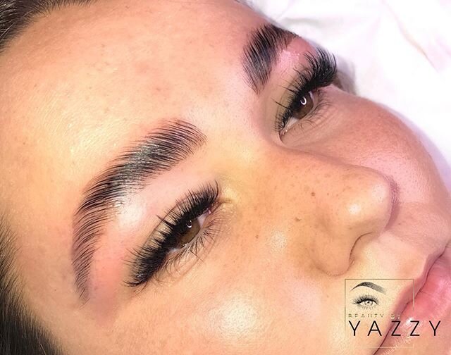 Brow Lamination and Textured Russian Volume 📸🖤
Yesss✔️✔️✔️ Brow lamination is a perfect treatment for those wanting fuller and fluffier brows. It is a semi permanent treatment which lasts from 4-6 weeks, acting like a lash lift but for brows! 
For 