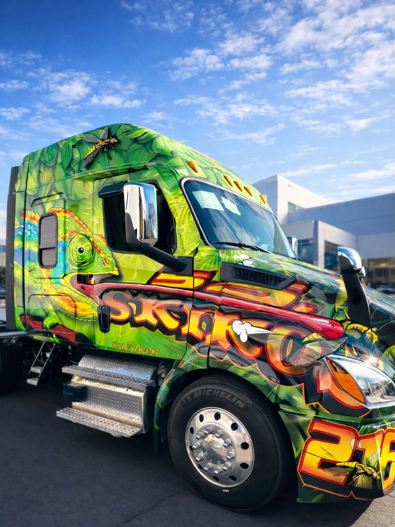 Skikos Trucking 🦎
The chameleon of transportation.
Reefer. Box van. Food-grade tanking.
One partner. Endless solutions.

#skikostrucking #FoodGradeTransport #BulkLiquid
#LiquidLogistics #frieghtliner