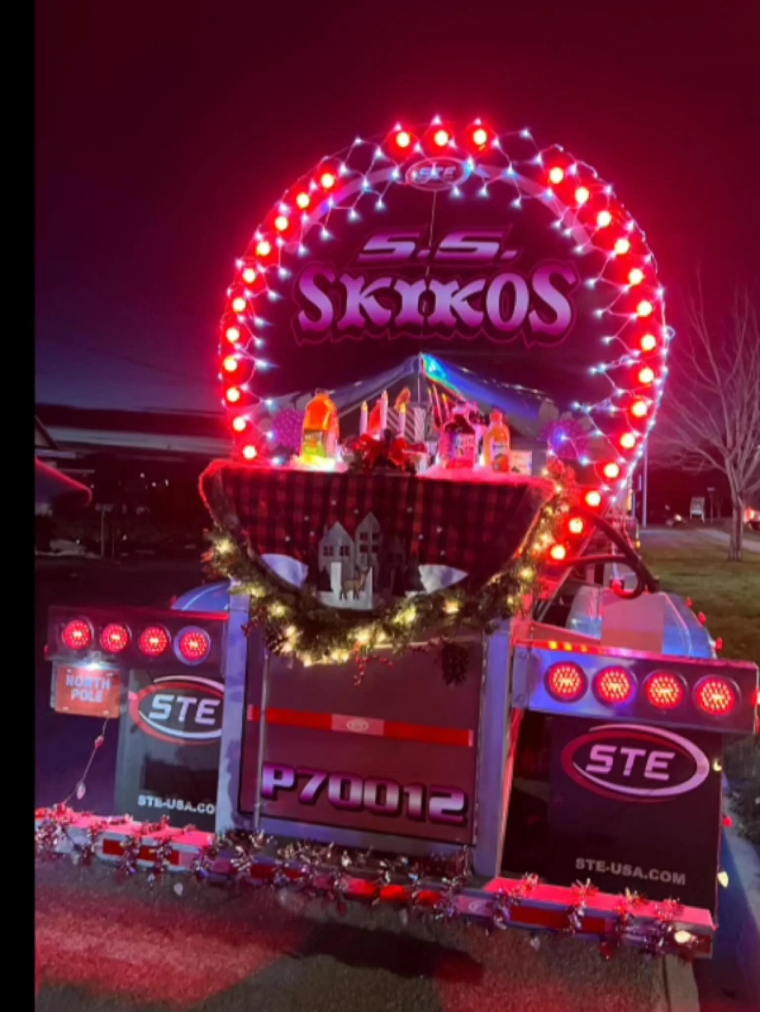 Santa traded in his sleigh this year &hellip; and went tanker style!
#skikostrucking  #TruckLife #TruckerPride #FoodGradeTanker