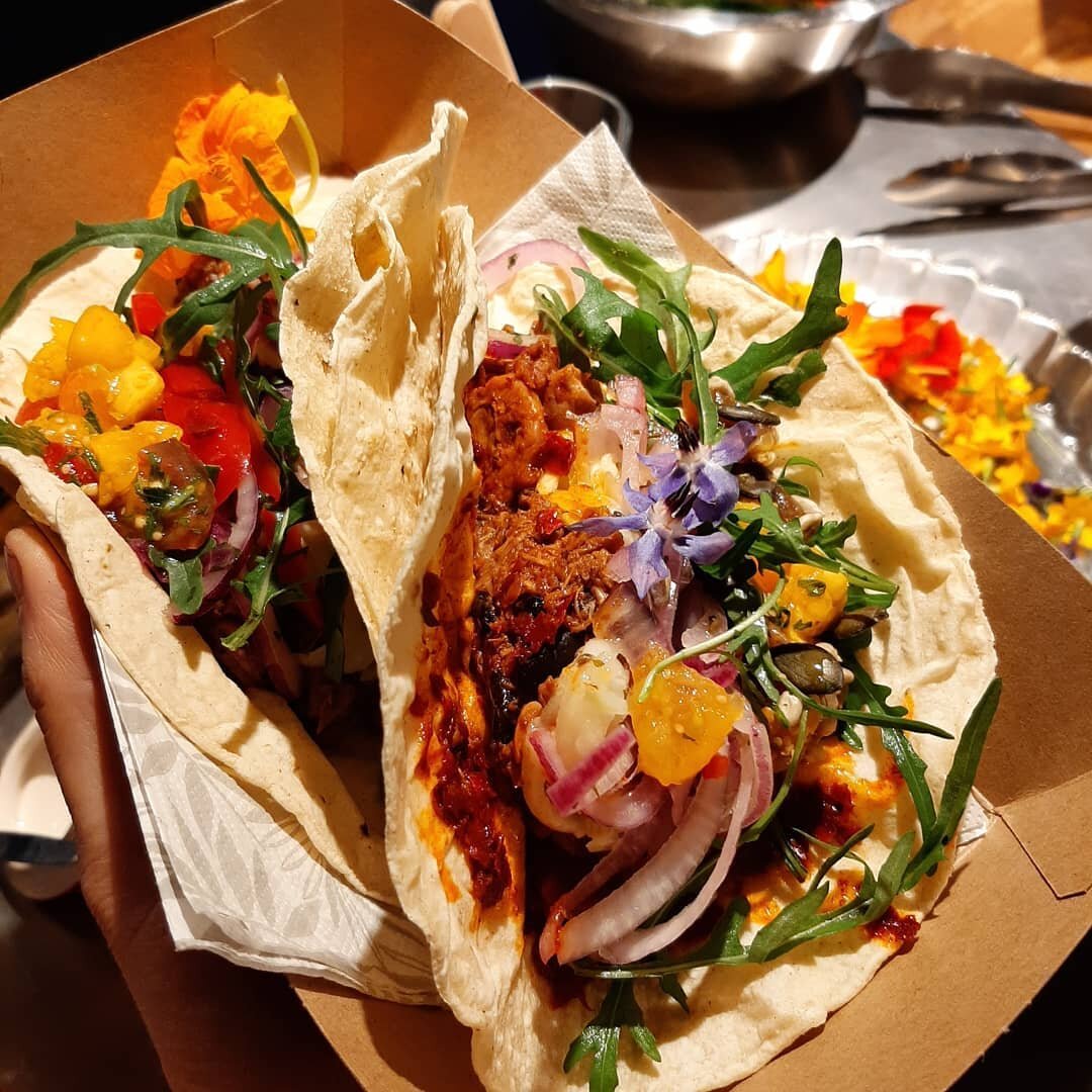 Come try these delicious vegan dreamboat tacos served up this Saturday between 10-4 @theartisanmarketcompany which runs alongside @colwynbaylocalmarket. 
Come along to support your local businesses, makers, bakers, creatives and community &hearts;️ 
