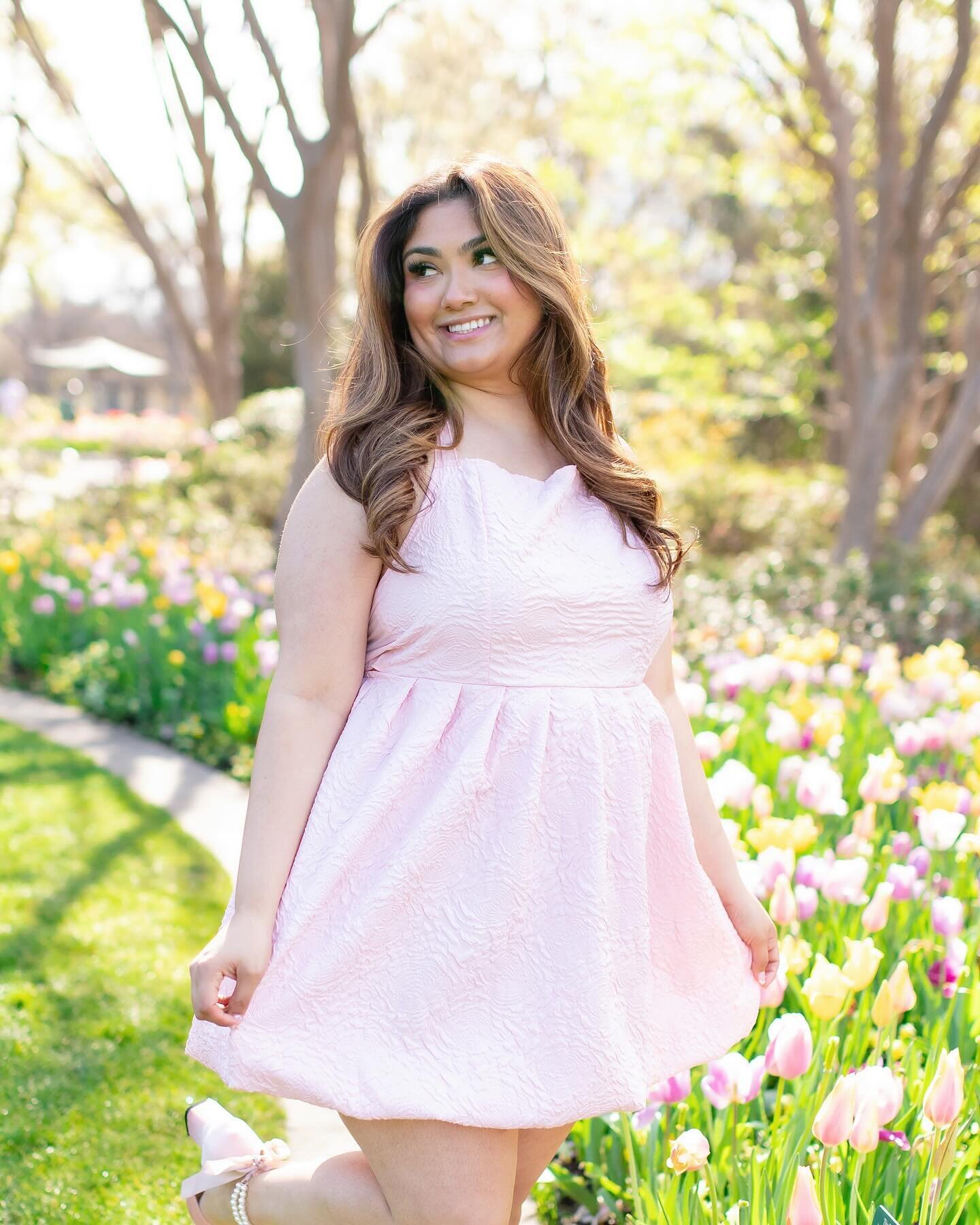 Some of my favs from last month&rsquo;s Tulip Minis. 🌷📸

Share this with someone who needs Solo Portraits or Family photos! ✨

✅ Check out my website for full portfolio. Contact me for more information on booking, pricing and availability! Link in 