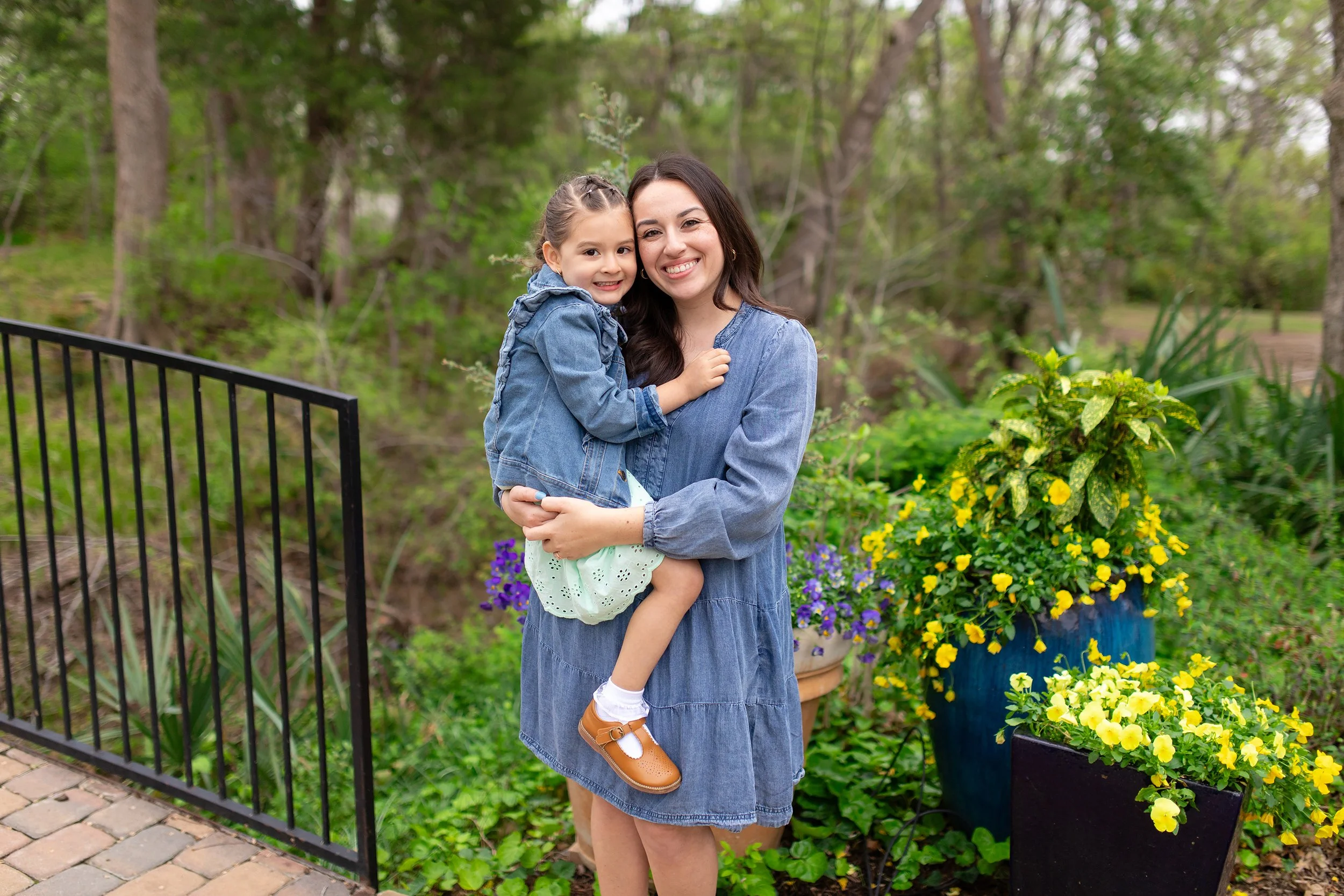 RS_Molina_FamilySession_GrapevineBotanicalGardens_DFWPhotographer_TeddyGiles-25.jpg