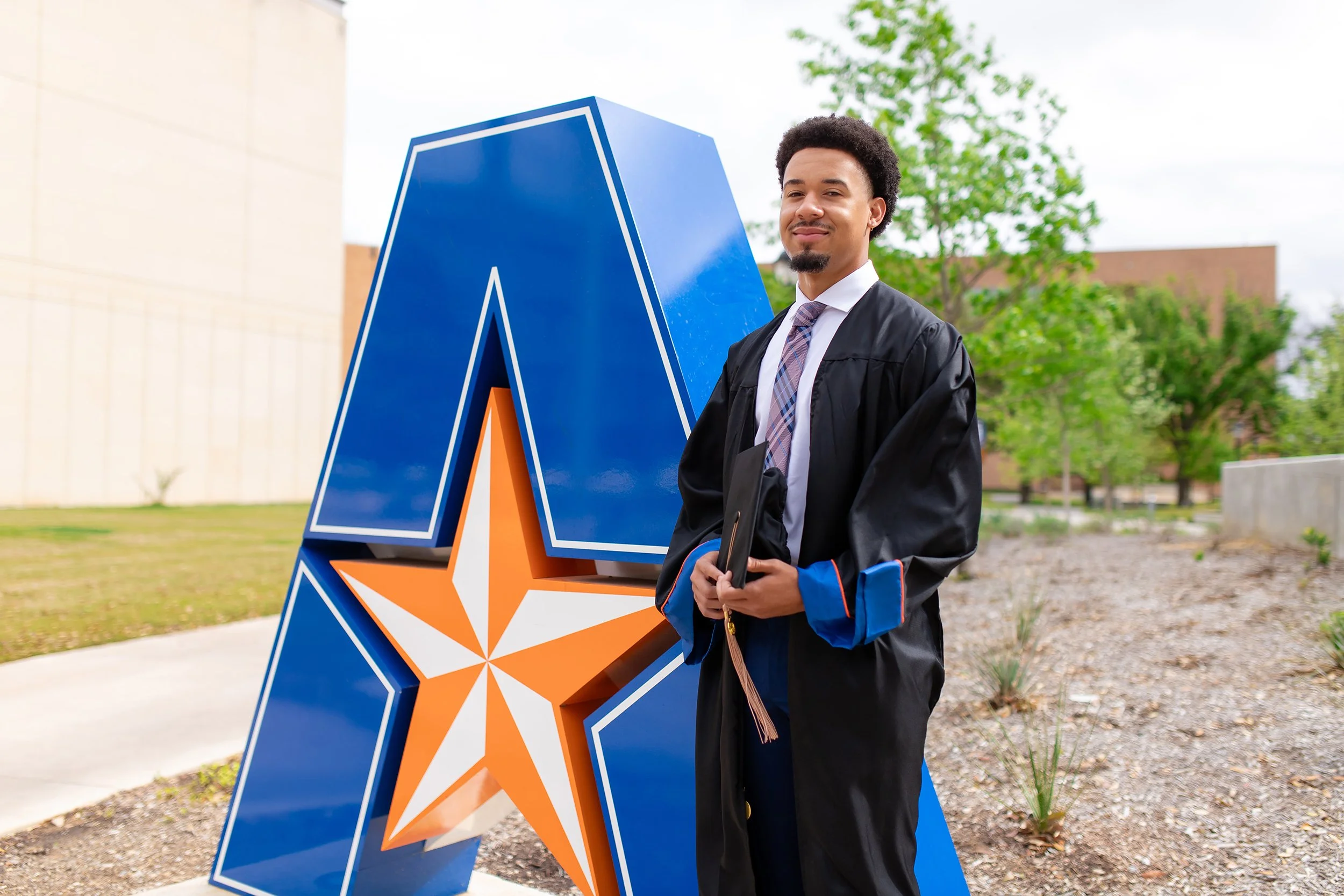 RS_Kyle_UTA_GradSession_DFWPhotographer_TeddyGiles-1.jpg