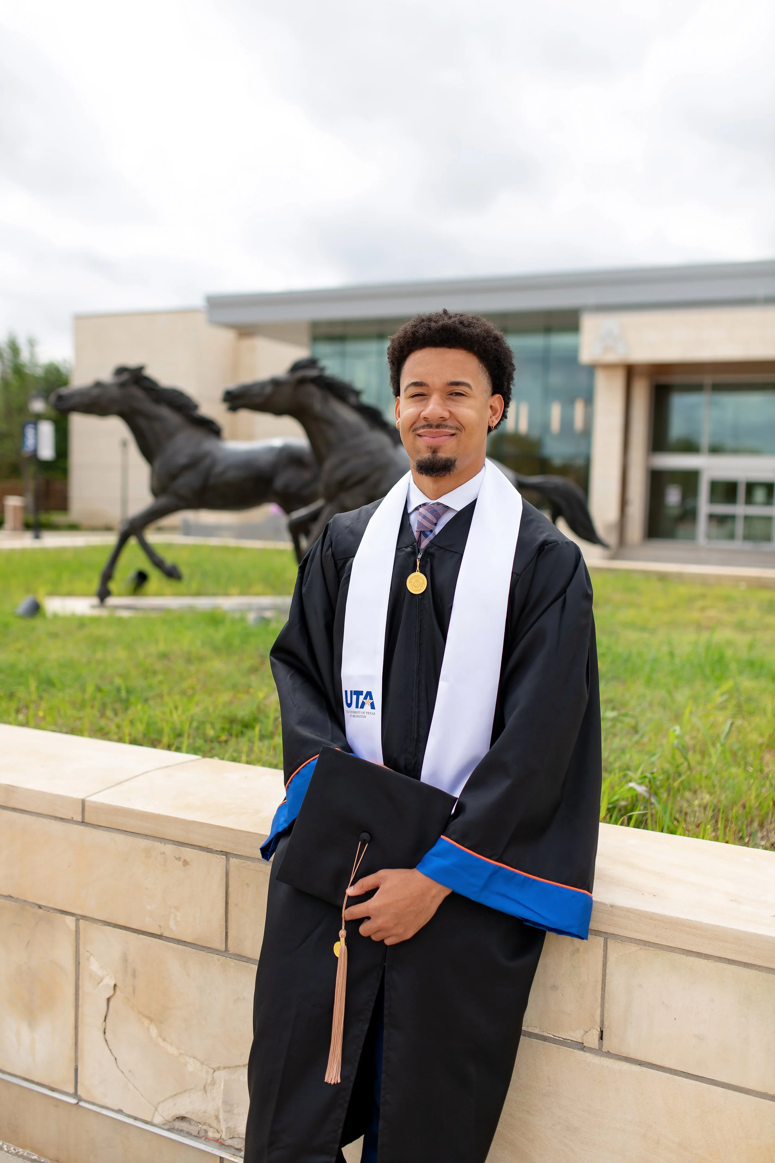 RS_Kyle_UTA_GradSession_DFWPhotographer_TeddyGiles-32.jpg