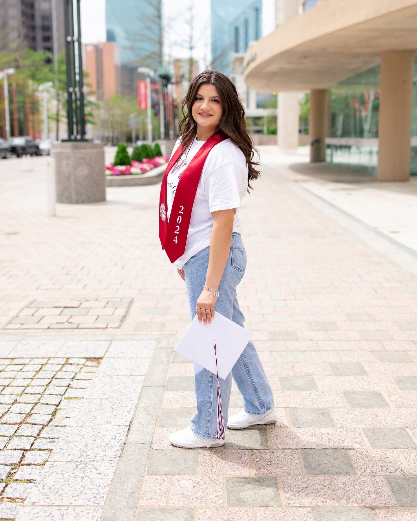 Sumayah&rsquo;s Senior Session. 📸🎓

Share this with someone who needs Senior or Grad photos! ✨

Don&rsquo;t wait until the last minute to book. Inquire &amp; book your session today! 🗓️

✅ Check out my website for full portfolio. Contact me for mo
