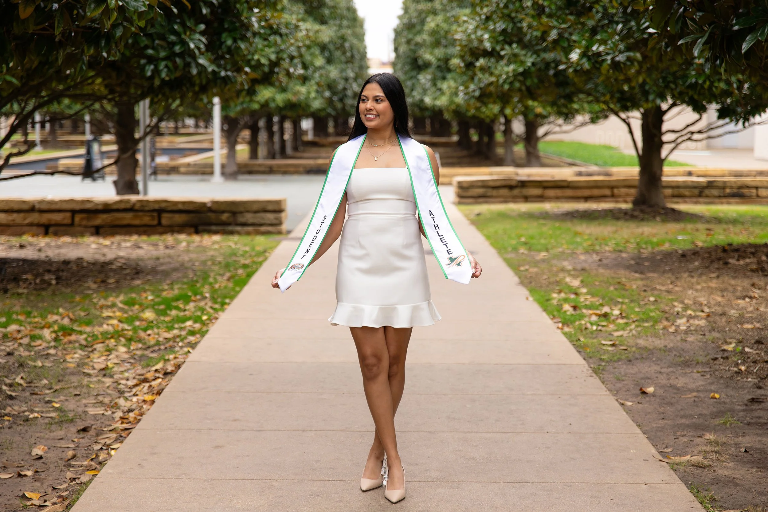 RS_Erin_UTD_GradSession_DFWPhotographer_TeddyGiles-11.jpg