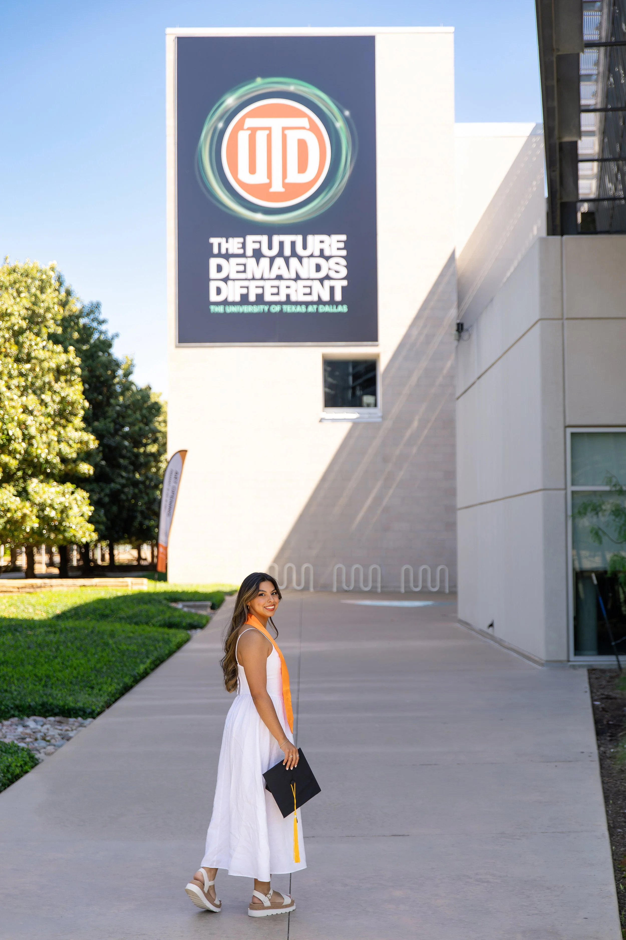 RS_Laura_UTD_GradSession_DFWPhotographer_TeddyGiles-23.jpg