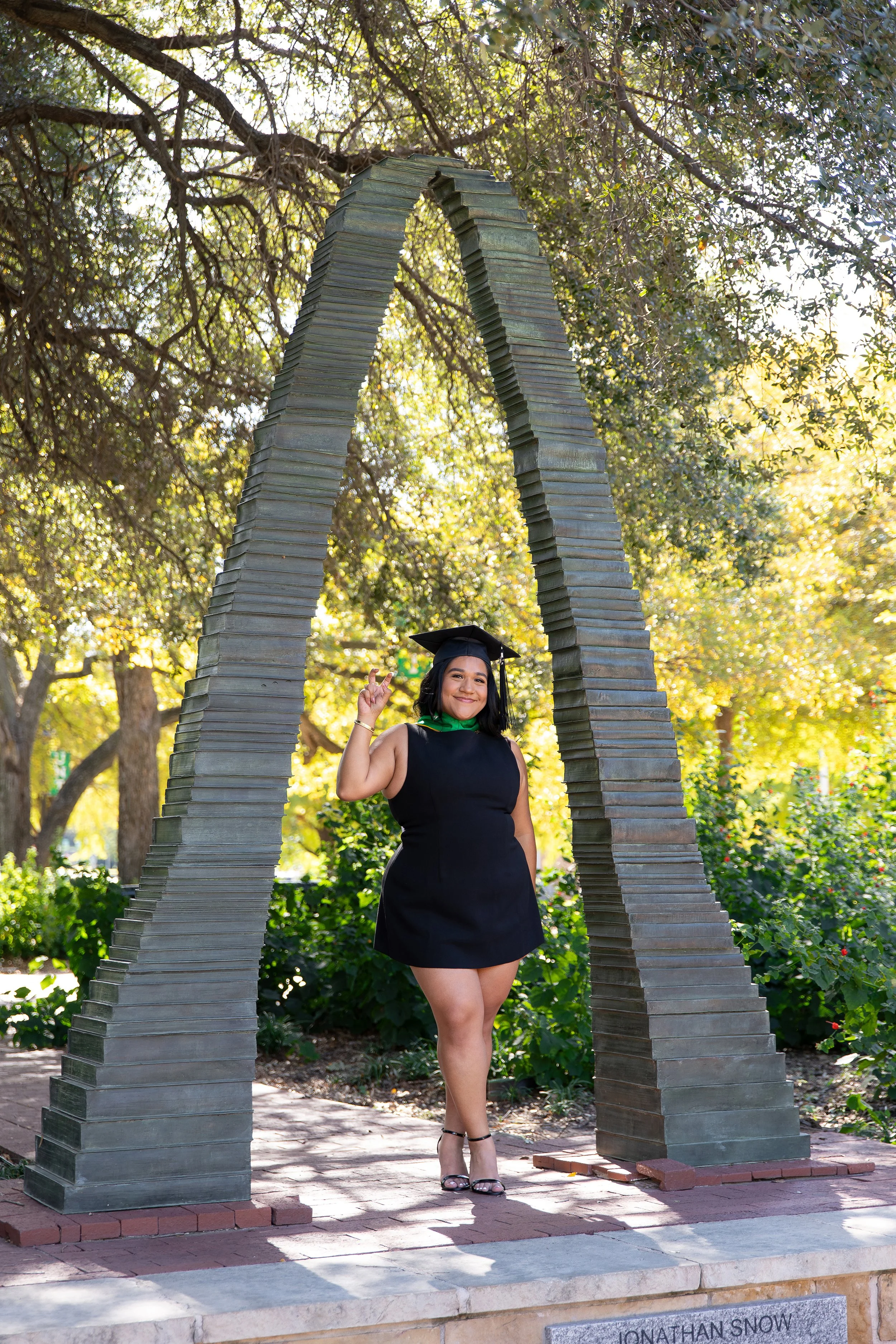 RS_Karen_UNT_GradSession_DFWPhotographer_TeddyGiles-66.jpg