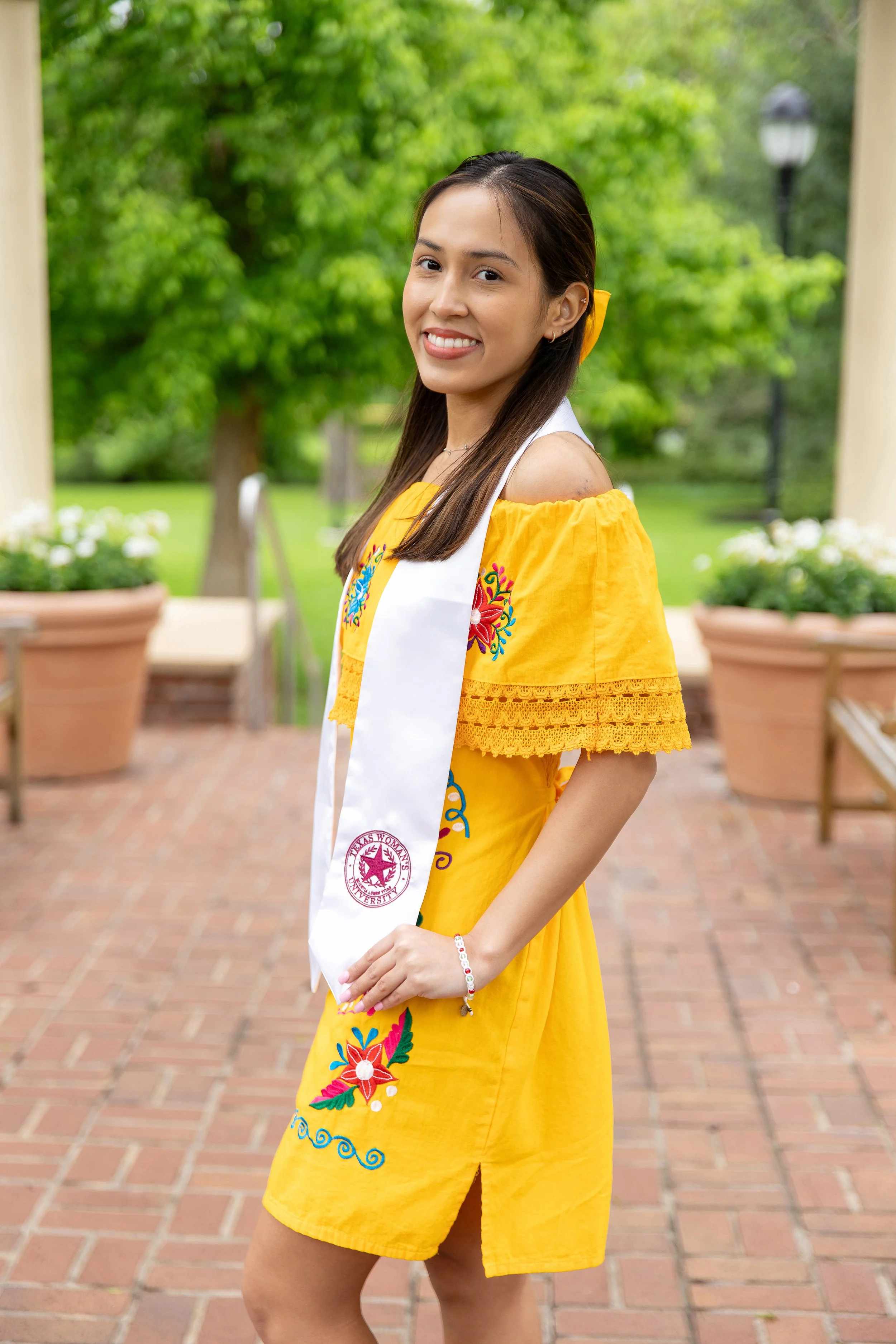 RS_Yaritza_GradSession_DFWPhotographer_TeddyGiles-5.jpg