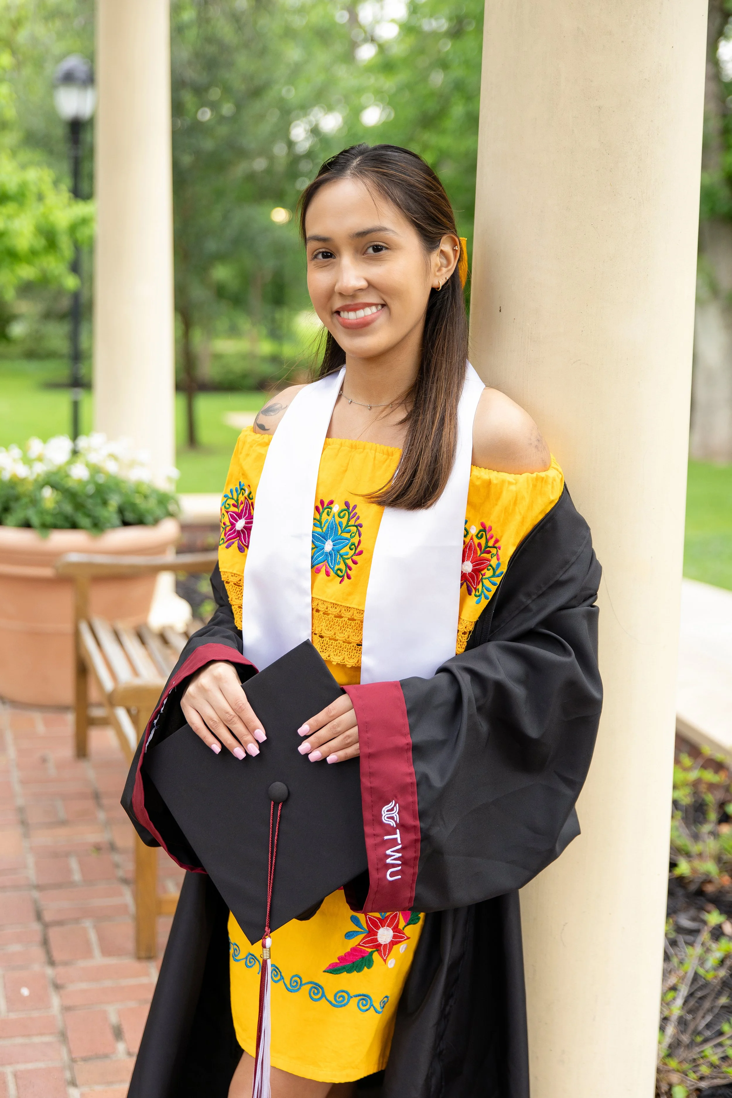 RS_Yaritza_GradSession_DFWPhotographer_TeddyGiles-7.jpg