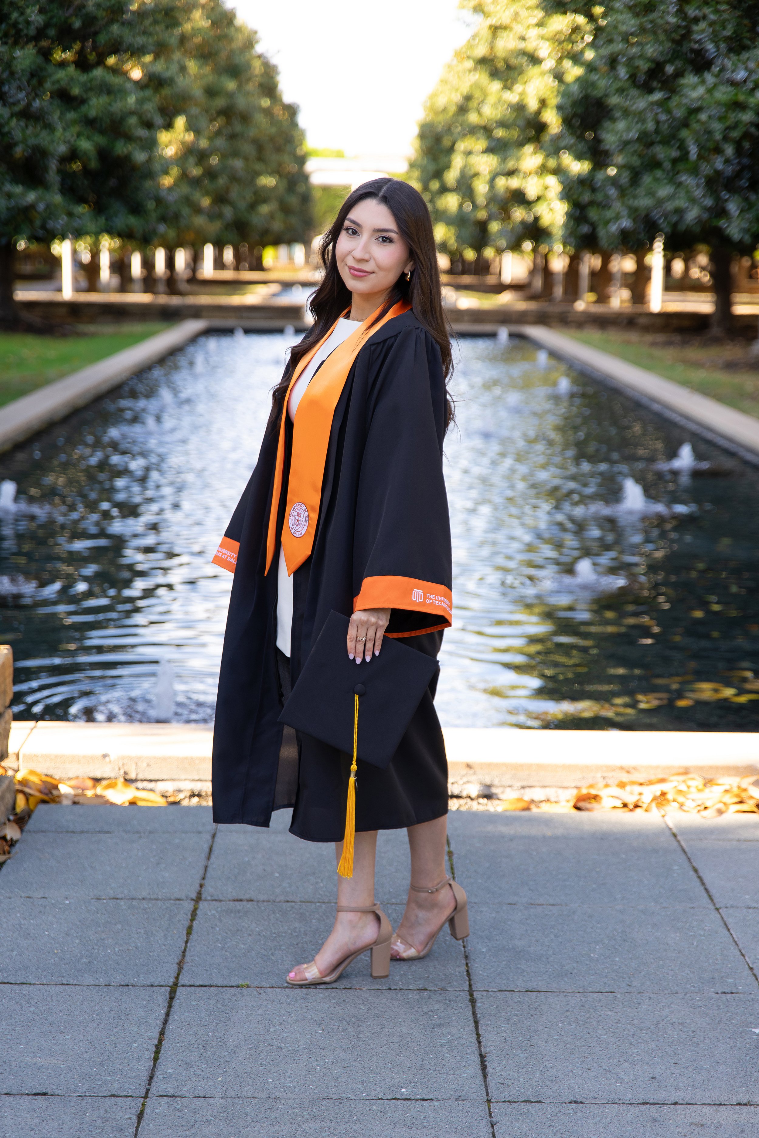 RS_Lesly_UTD_GradSession_DFWPhotographer_TeddyGiles-4.jpg