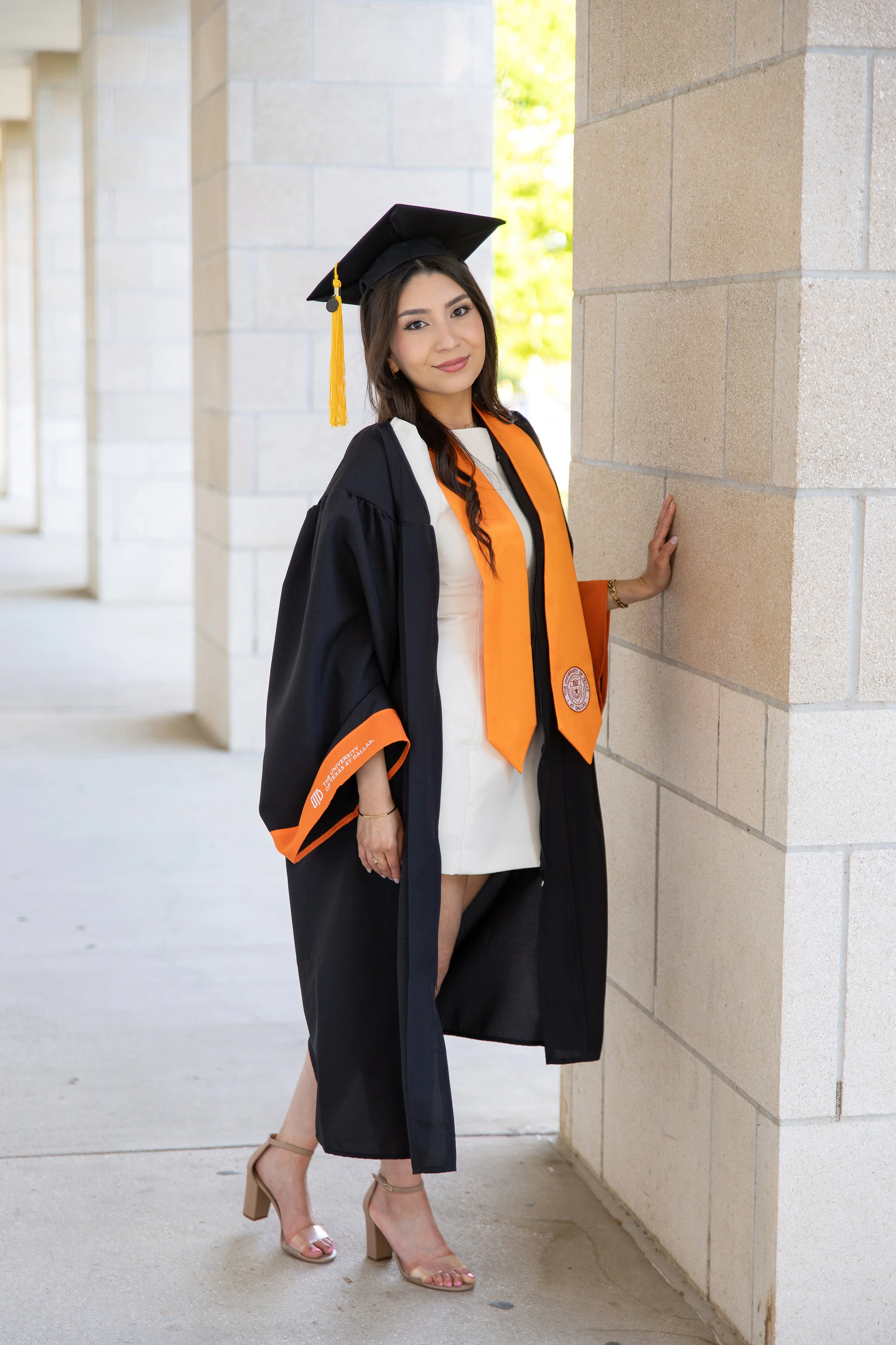 RS_Lesly_UTD_GradSession_DFWPhotographer_TeddyGiles-25.jpg