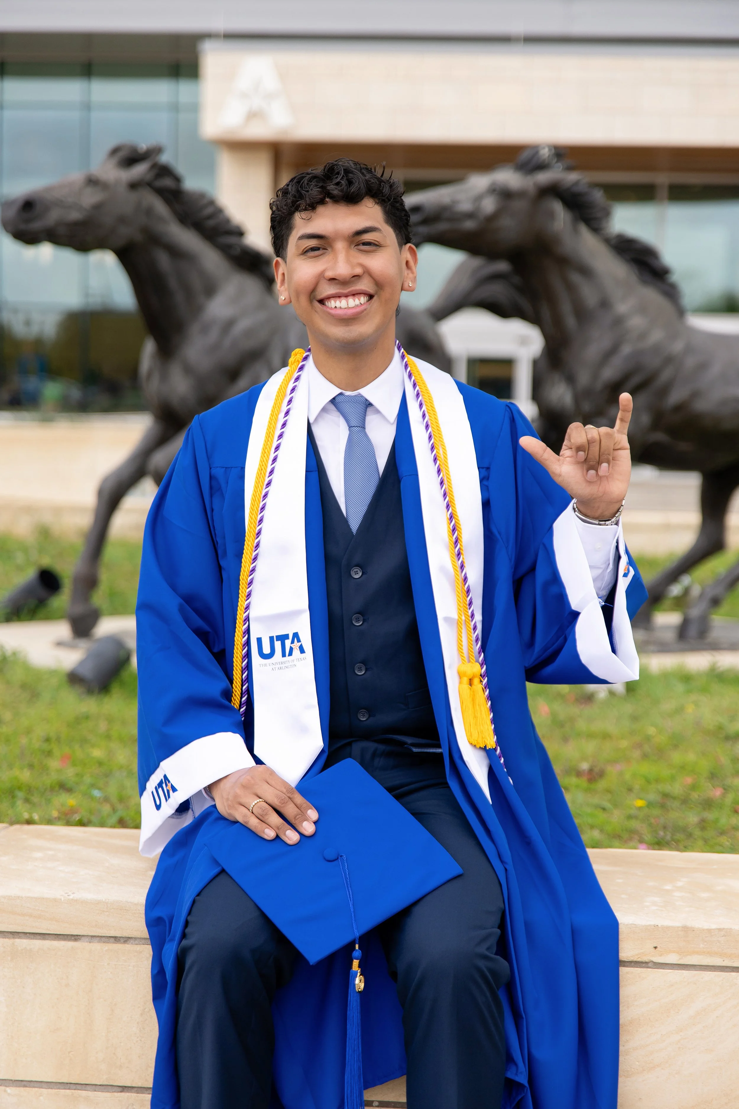 RS_Jonathan_UTA_GradSession_DFWPhotographer_TeddyGiles-21.jpg