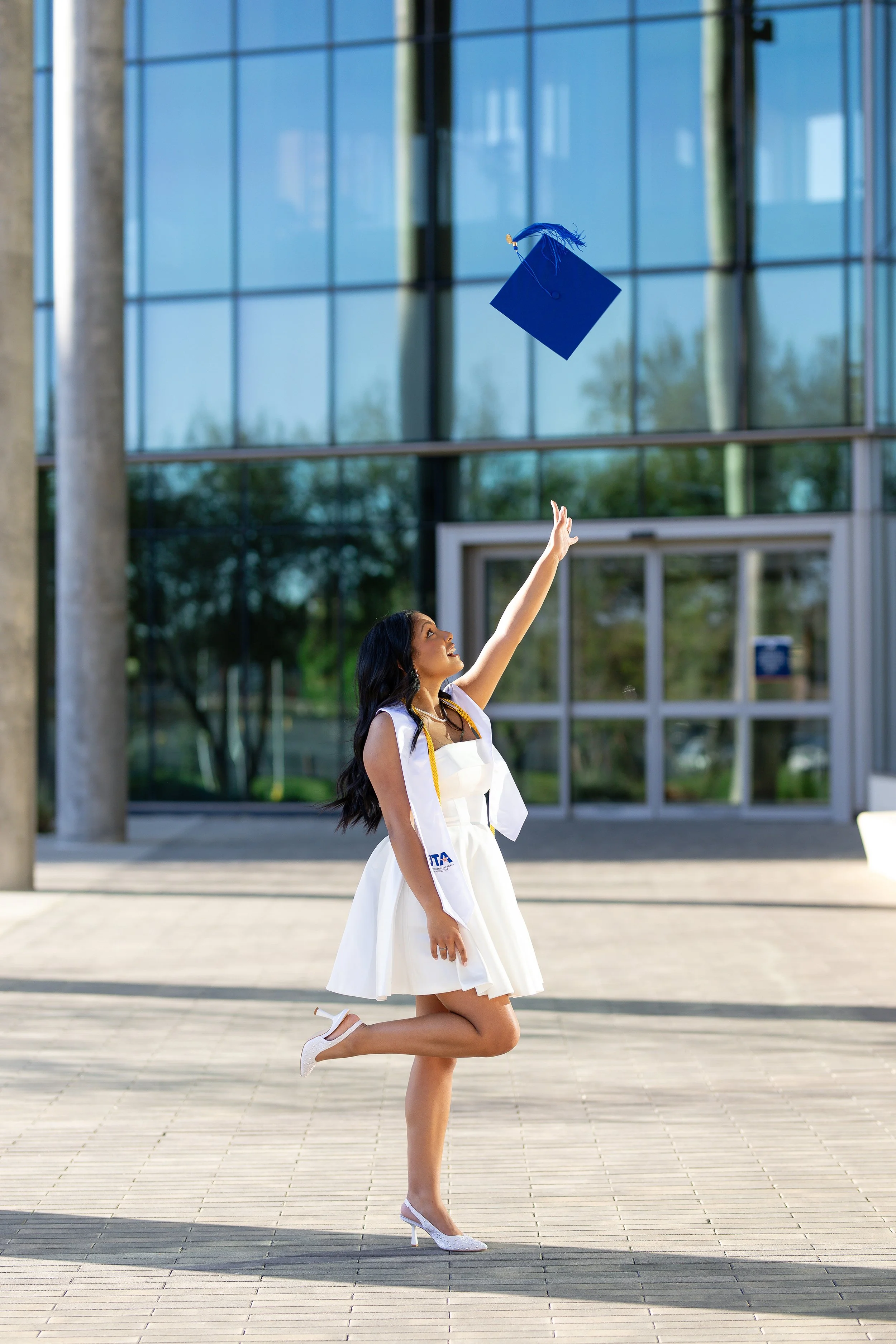 RS_Sabrie_UTA_GradSession_DFWPhotographer_TeddyGiles-3.jpg