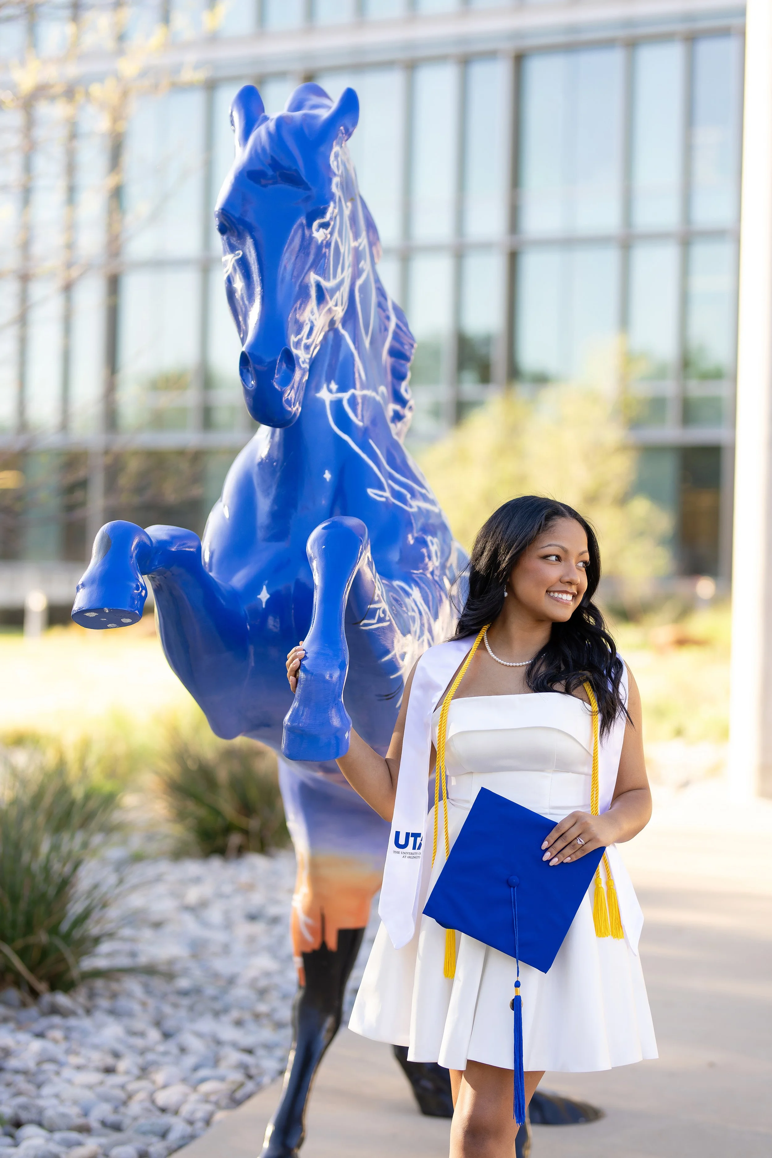 RS_Sabrie_UTA_GradSession_DFWPhotographer_TeddyGiles-5.jpg
