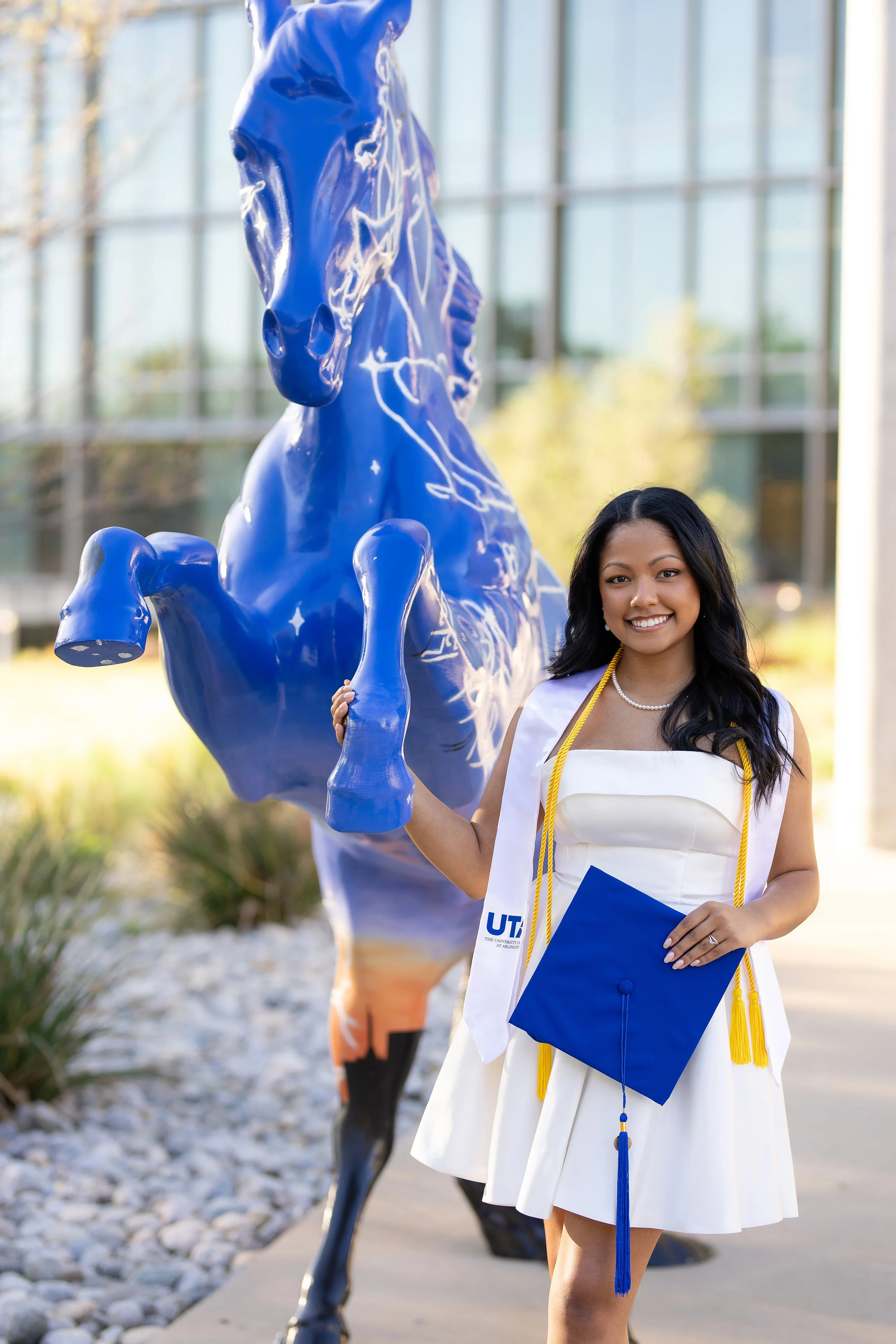RS_Sabrie_UTA_GradSession_DFWPhotographer_TeddyGiles-4.jpg