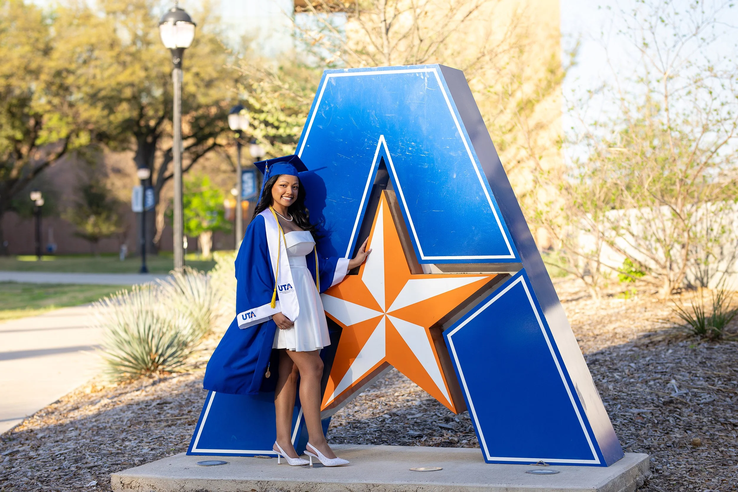 RS_Sabrie_UTA_GradSession_DFWPhotographer_TeddyGiles-15.jpg
