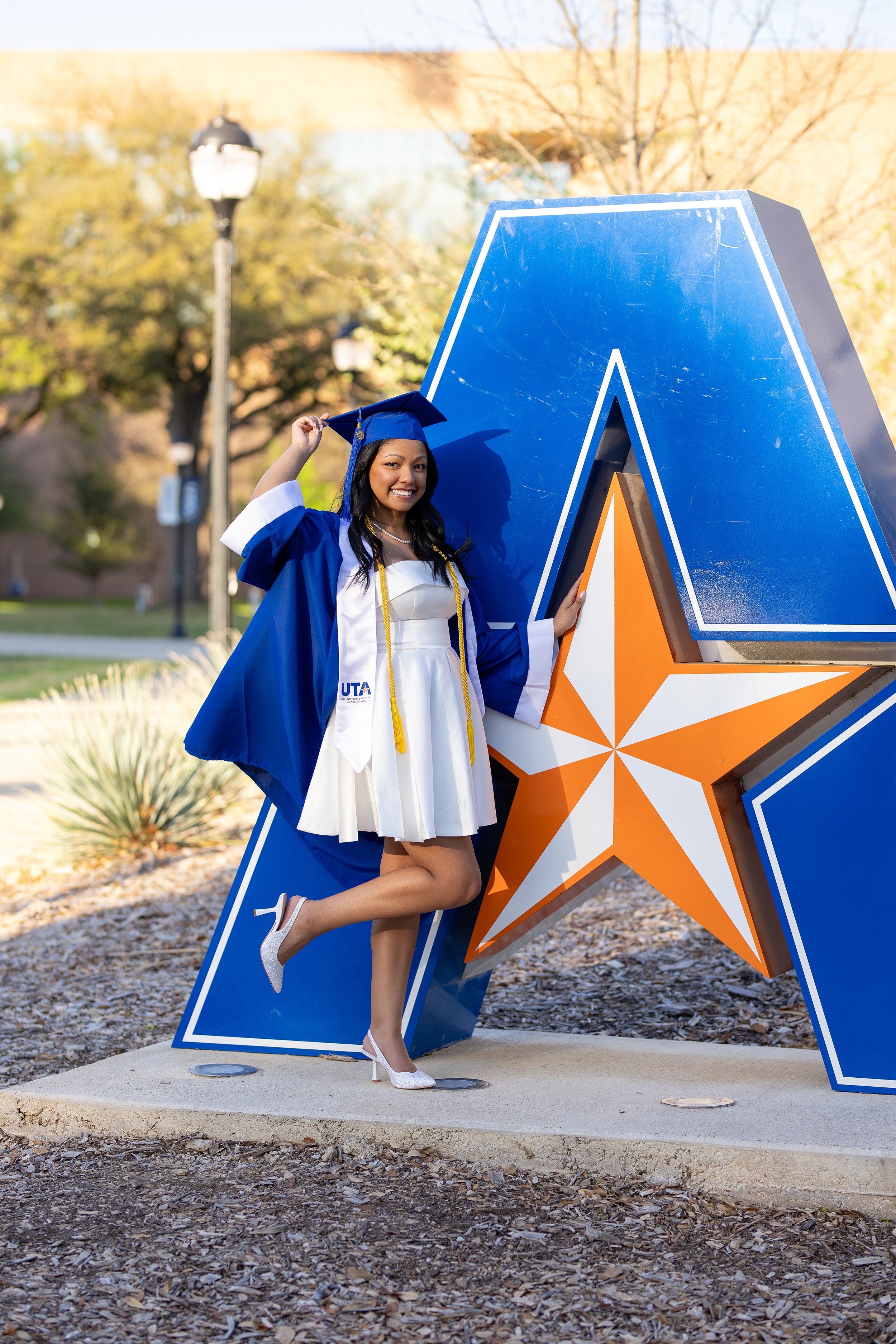 RS_Sabrie_UTA_GradSession_DFWPhotographer_TeddyGiles-16.jpg