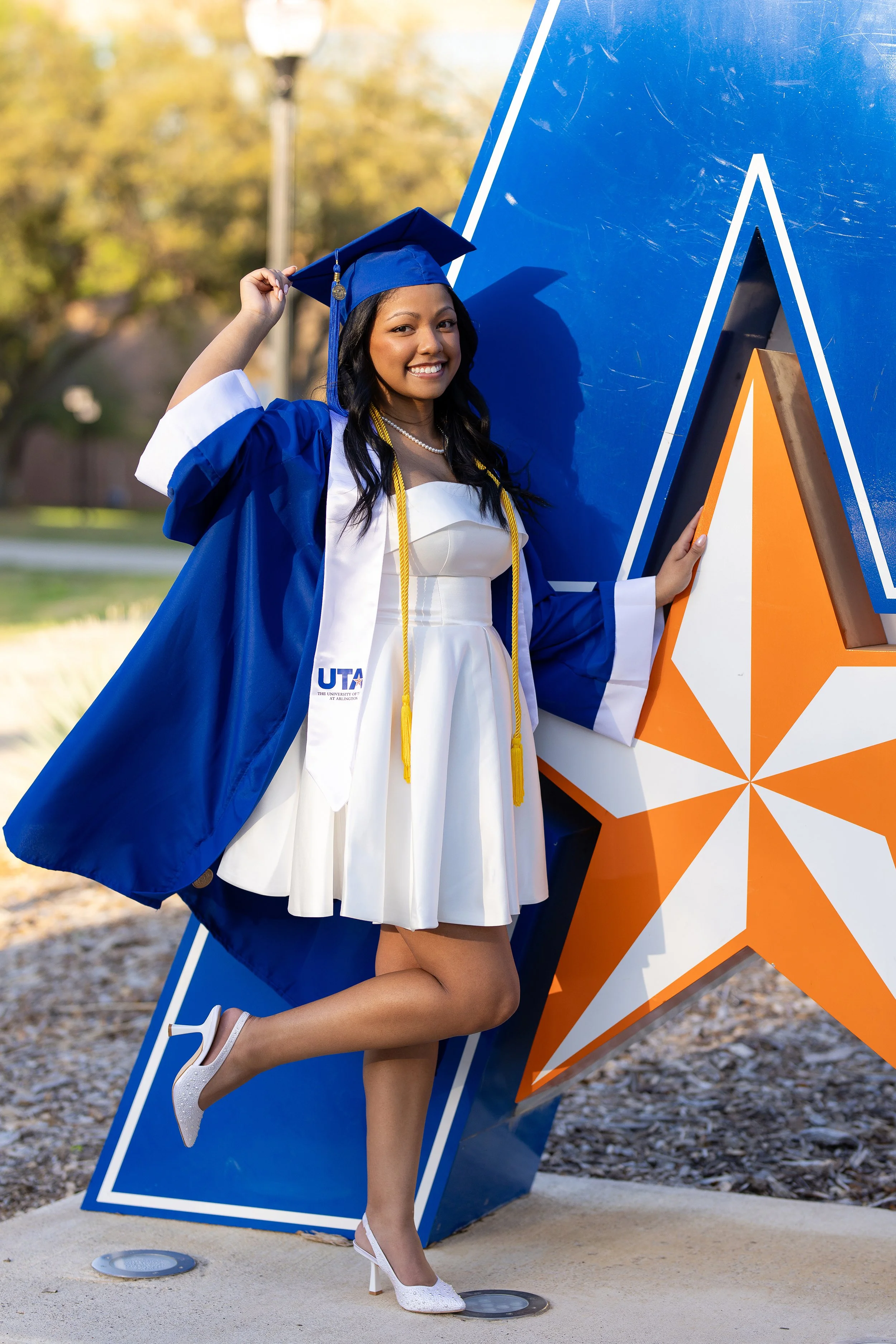 RS_Sabrie_UTA_GradSession_DFWPhotographer_TeddyGiles-17.jpg