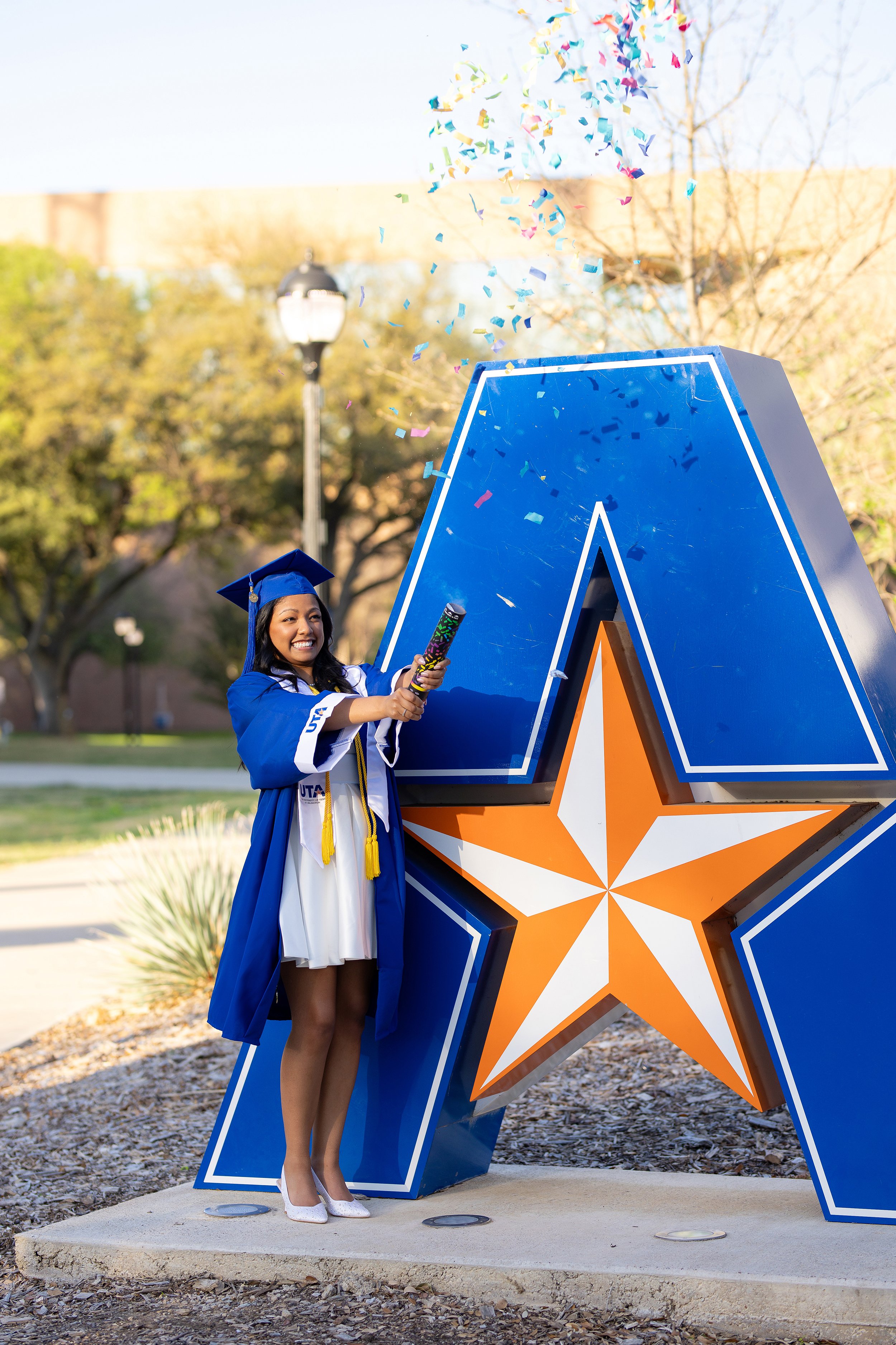 RS_Sabrie_UTA_GradSession_DFWPhotographer_TeddyGiles-18.jpg