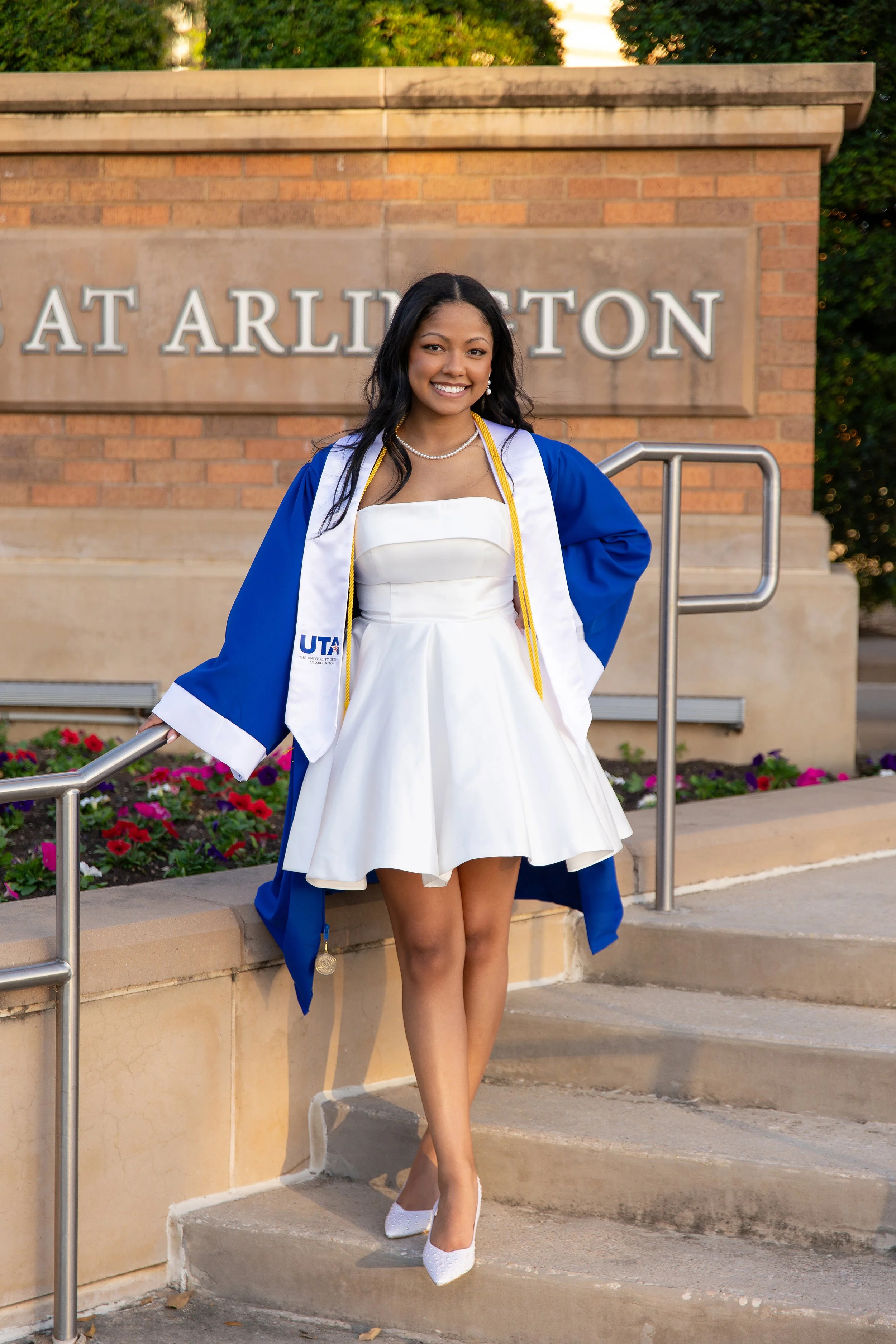 RS_Sabrie_UTA_GradSession_DFWPhotographer_TeddyGiles-21.jpg