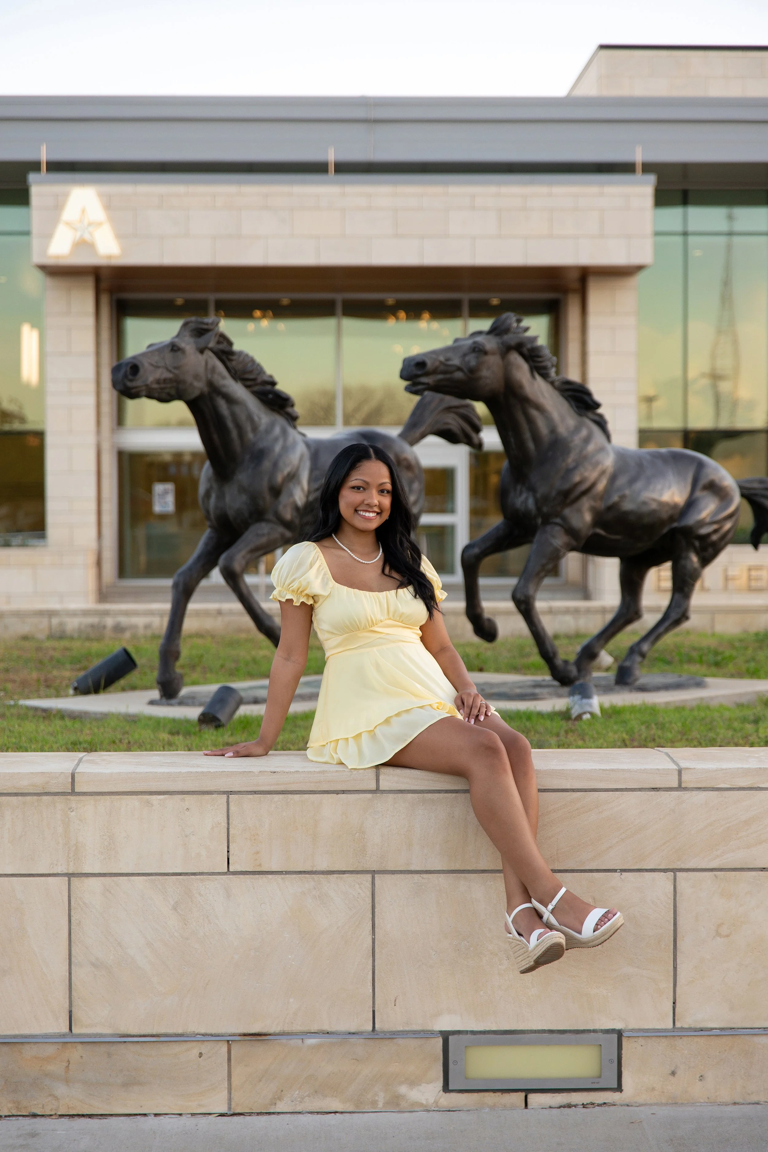 RS_Sabrie_UTA_GradSession_DFWPhotographer_TeddyGiles-24.jpg