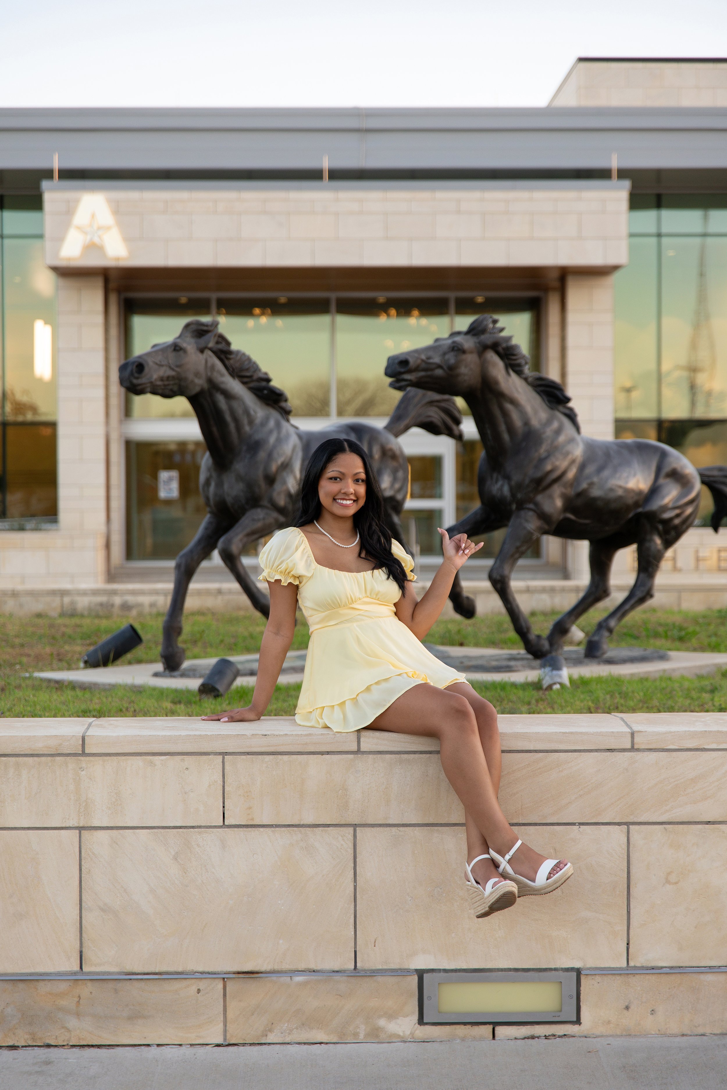 RS_Sabrie_UTA_GradSession_DFWPhotographer_TeddyGiles-25.jpg