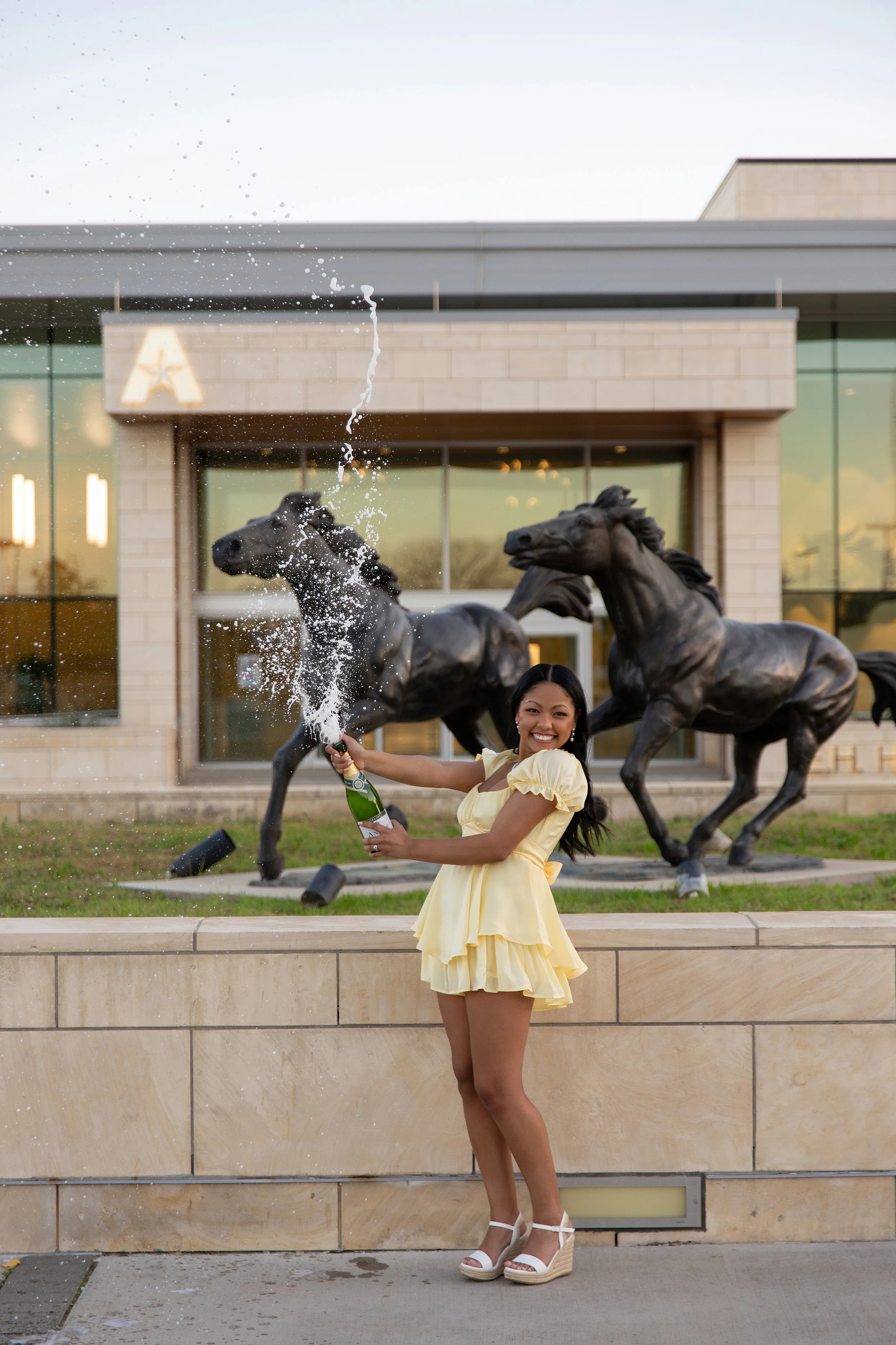 RS_Sabrie_UTA_GradSession_DFWPhotographer_TeddyGiles-27.jpg