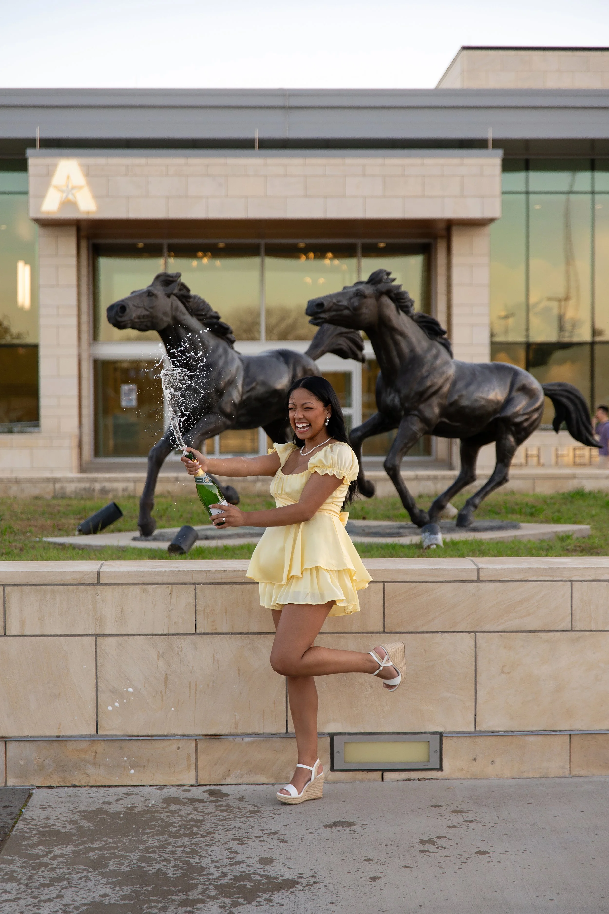 RS_Sabrie_UTA_GradSession_DFWPhotographer_TeddyGiles-28.jpg