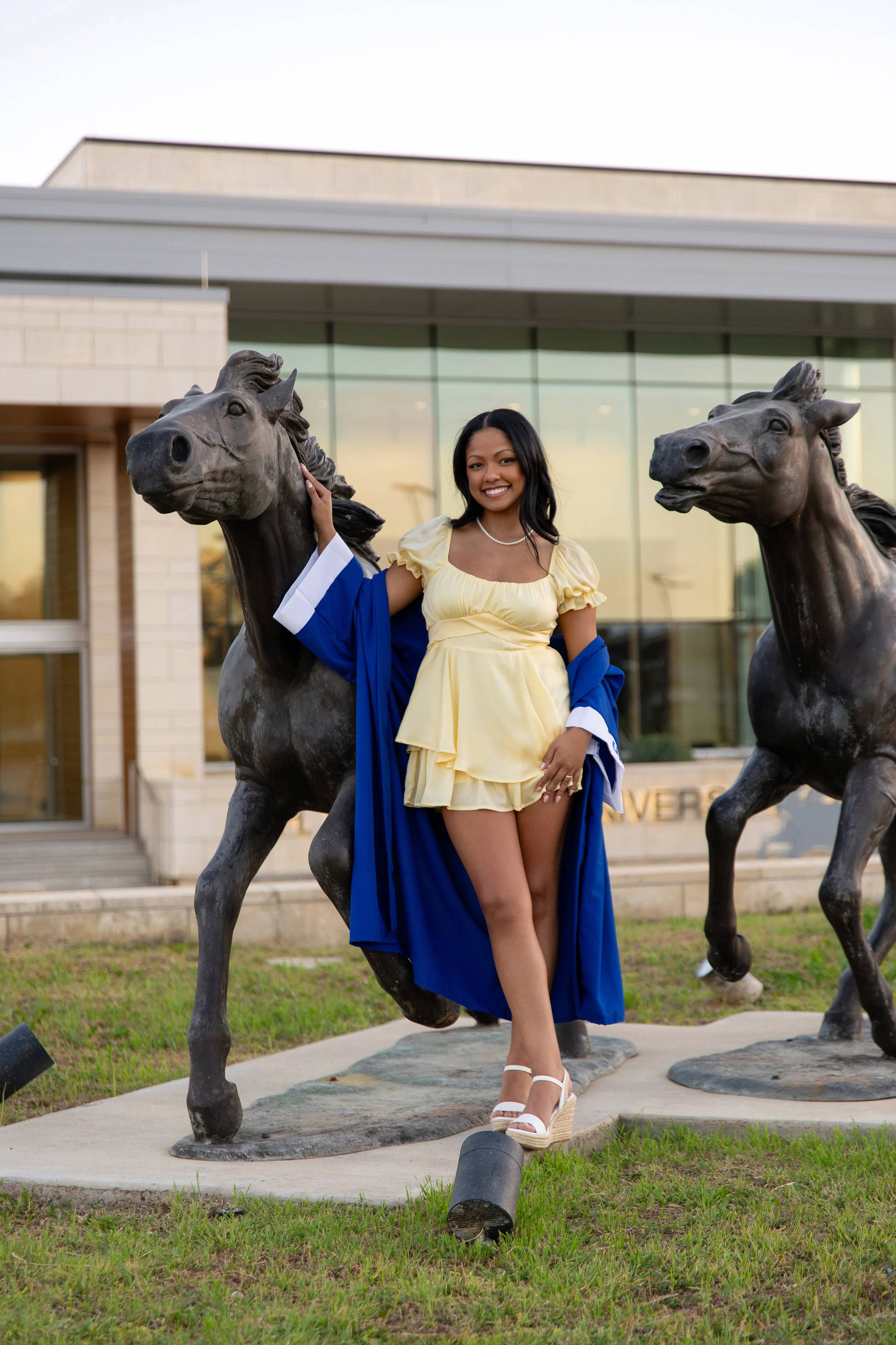 RS_Sabrie_UTA_GradSession_DFWPhotographer_TeddyGiles-29.jpg