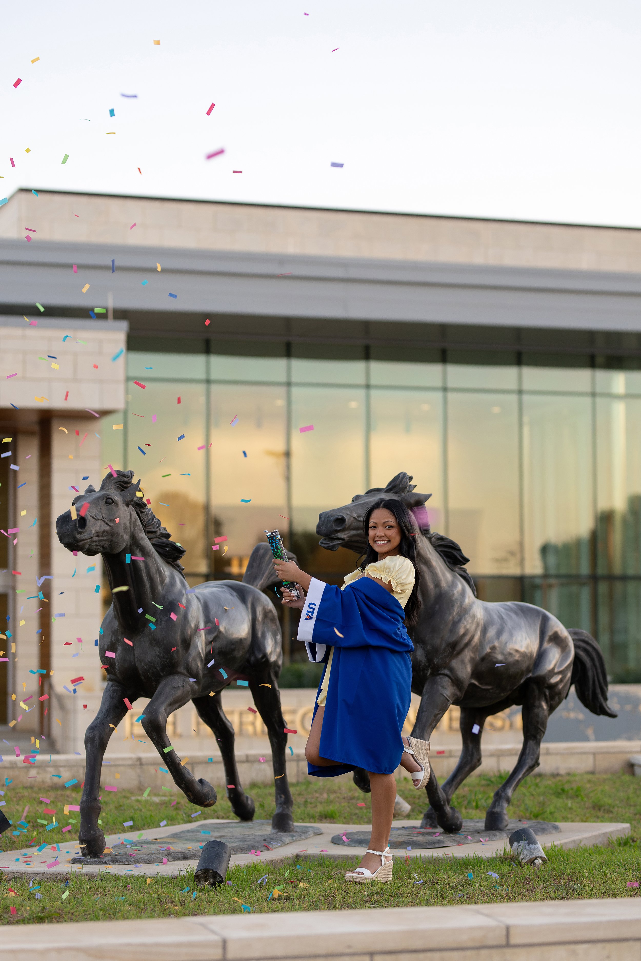RS_Sabrie_UTA_GradSession_DFWPhotographer_TeddyGiles-30.jpg