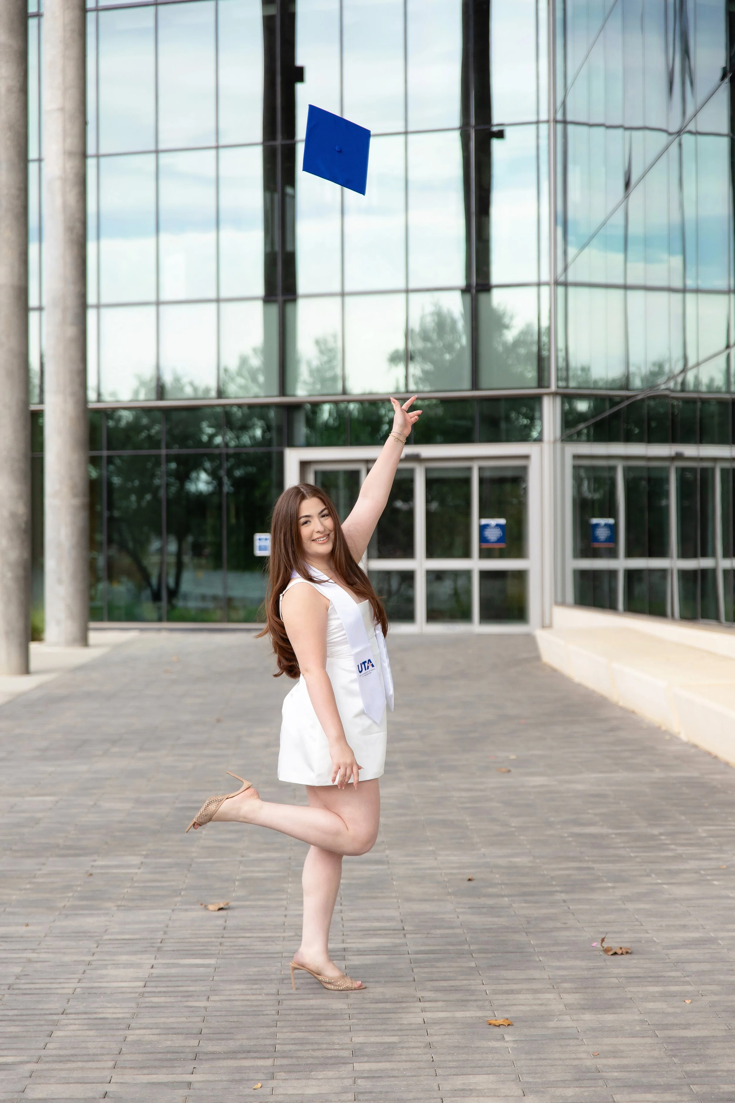 RS_Vanessa_UTA_GradSession_DFWPhotographer_TeddyGiles-8.jpg