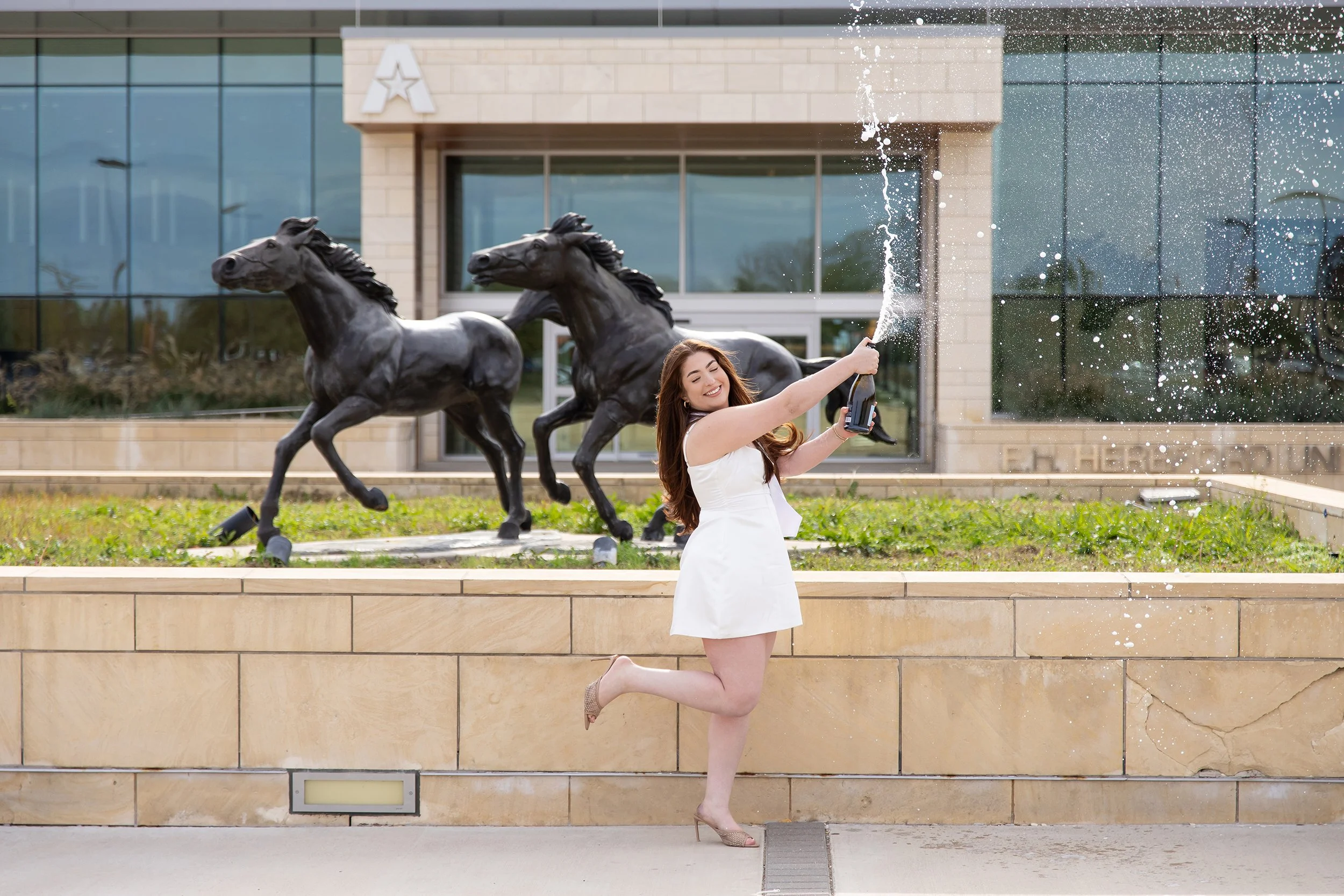 RS_Vanessa_UTA_GradSession_DFWPhotographer_TeddyGiles-22.jpg